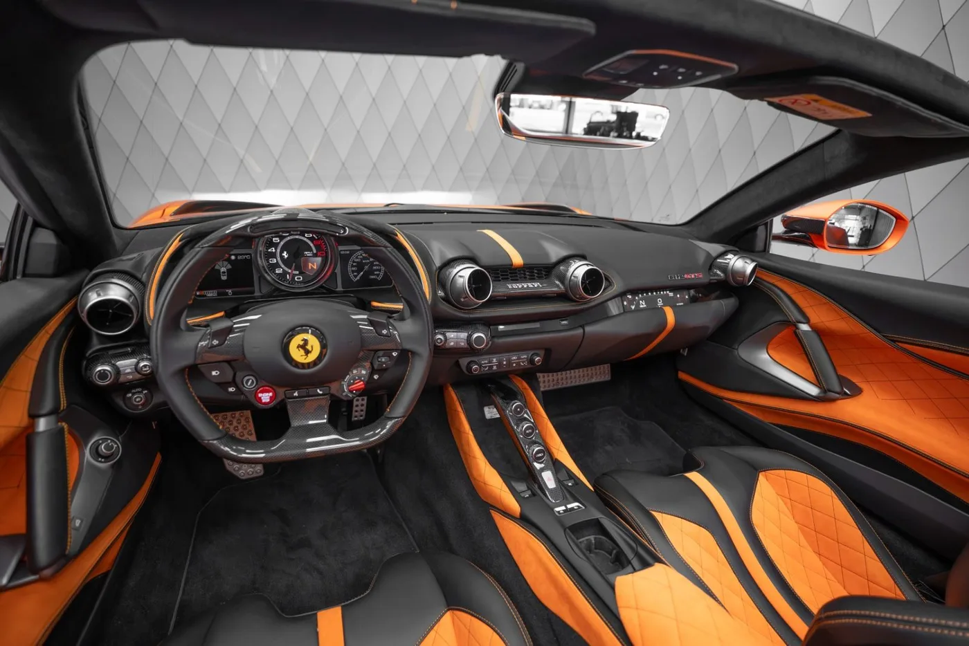 2021 Ferrari 812 GTS proposée par un spécialiste de la supercar à Schenefeld, Allemagne, photo 17 sur 25