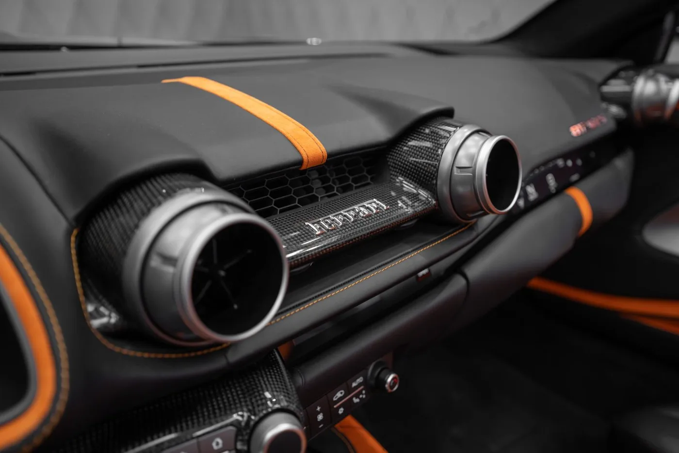 2021 Ferrari 812 GTS proposée par un spécialiste de la supercar à Schenefeld, Allemagne, photo 21 sur 25