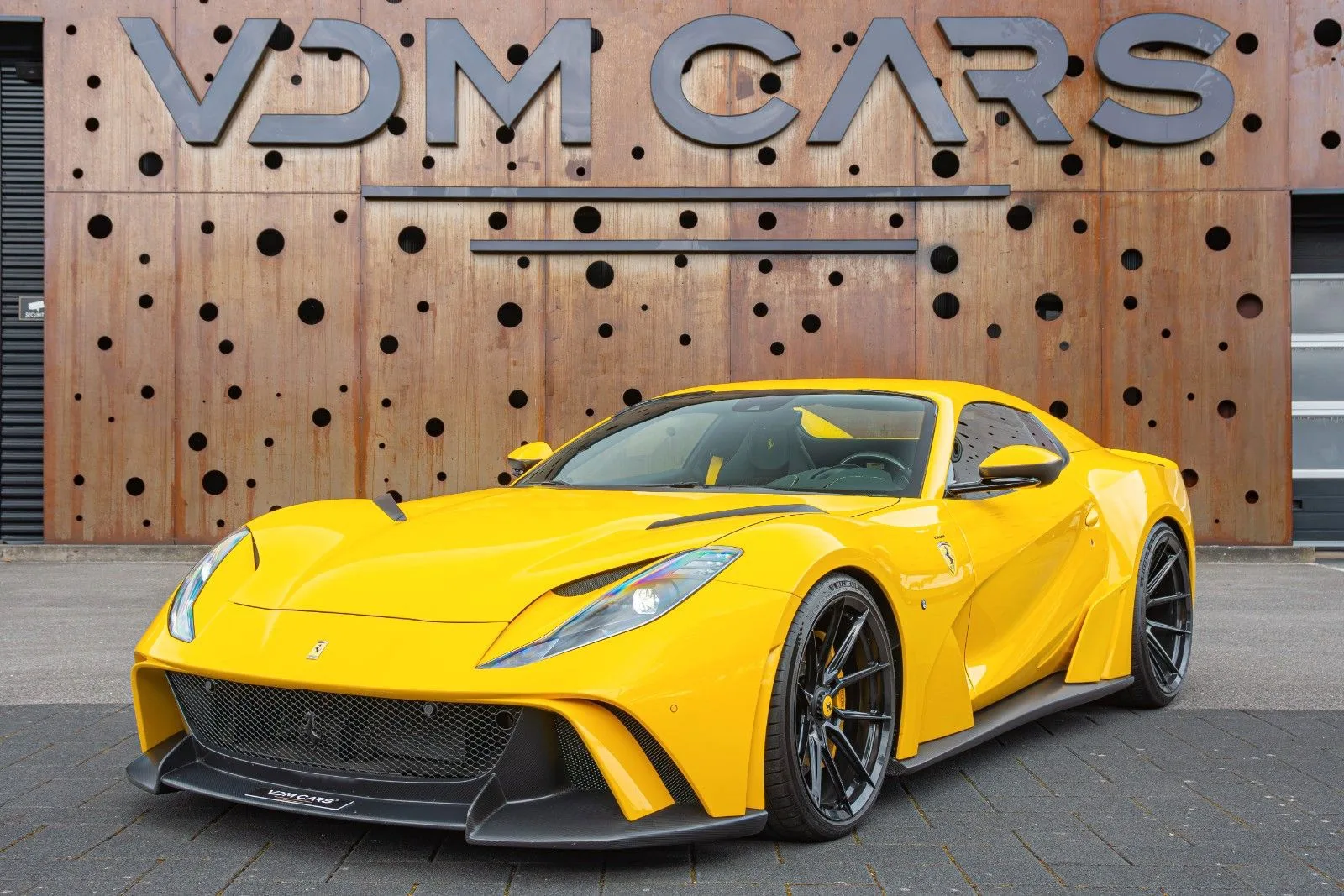 2021 Ferrari 812 GTS proposée par un spécialiste de la supercar à Gronau, Allemagne, photo principale