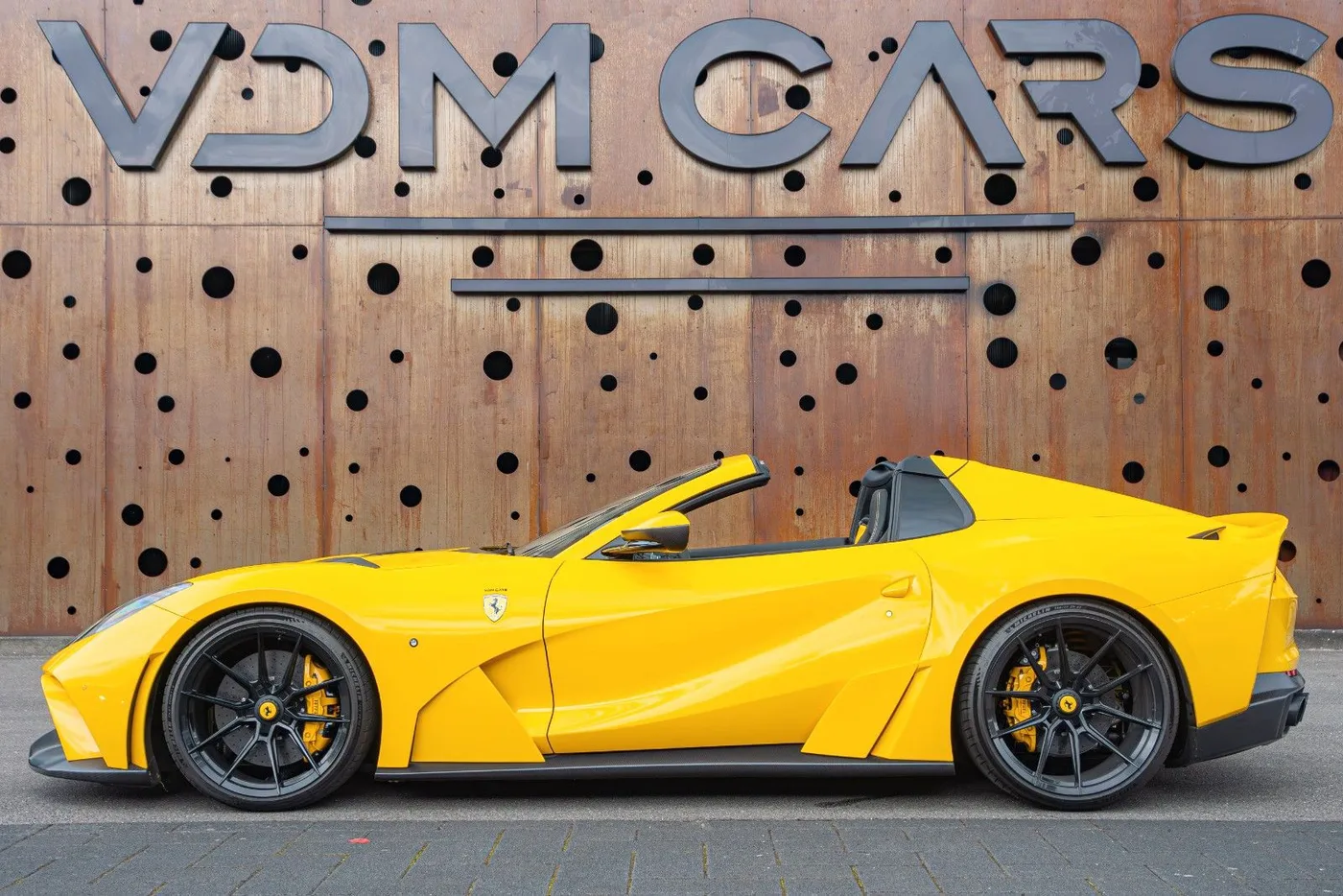 2021 Ferrari 812 GTS proposée par un spécialiste de la supercar à Gronau, Allemagne, photo 9 sur 25
