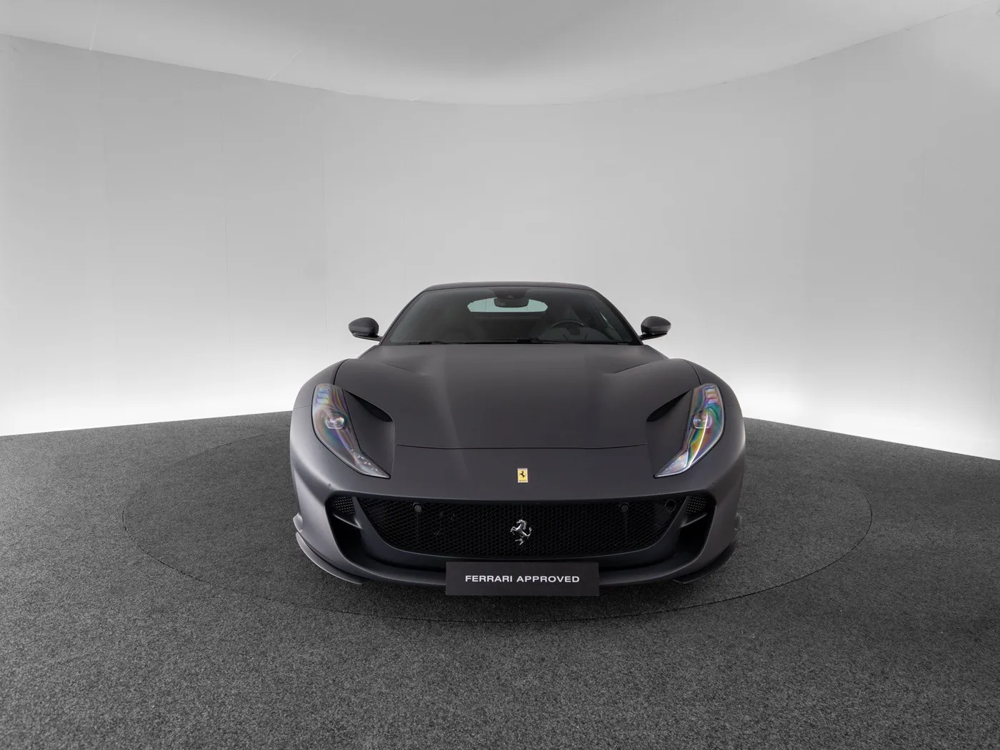 2021 Ferrari 812 Superfast offered by a specialist dealer in Singen, Germany, photo 2 of 15