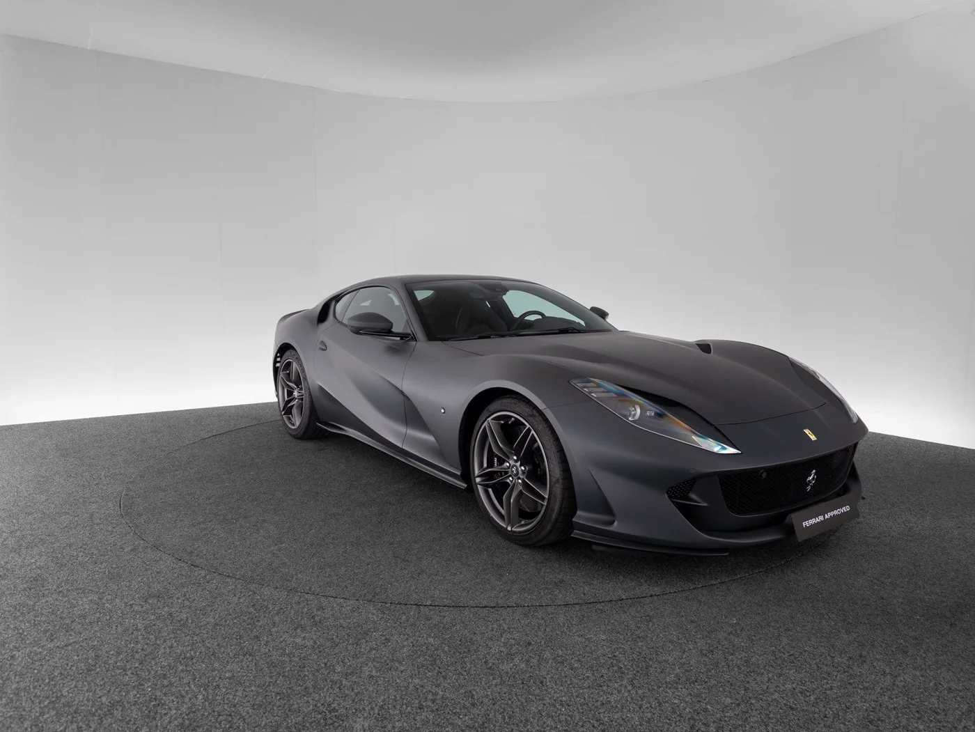 2021 Ferrari 812 Superfast offered by a specialist dealer in Singen, Germany, photo 4 of 15