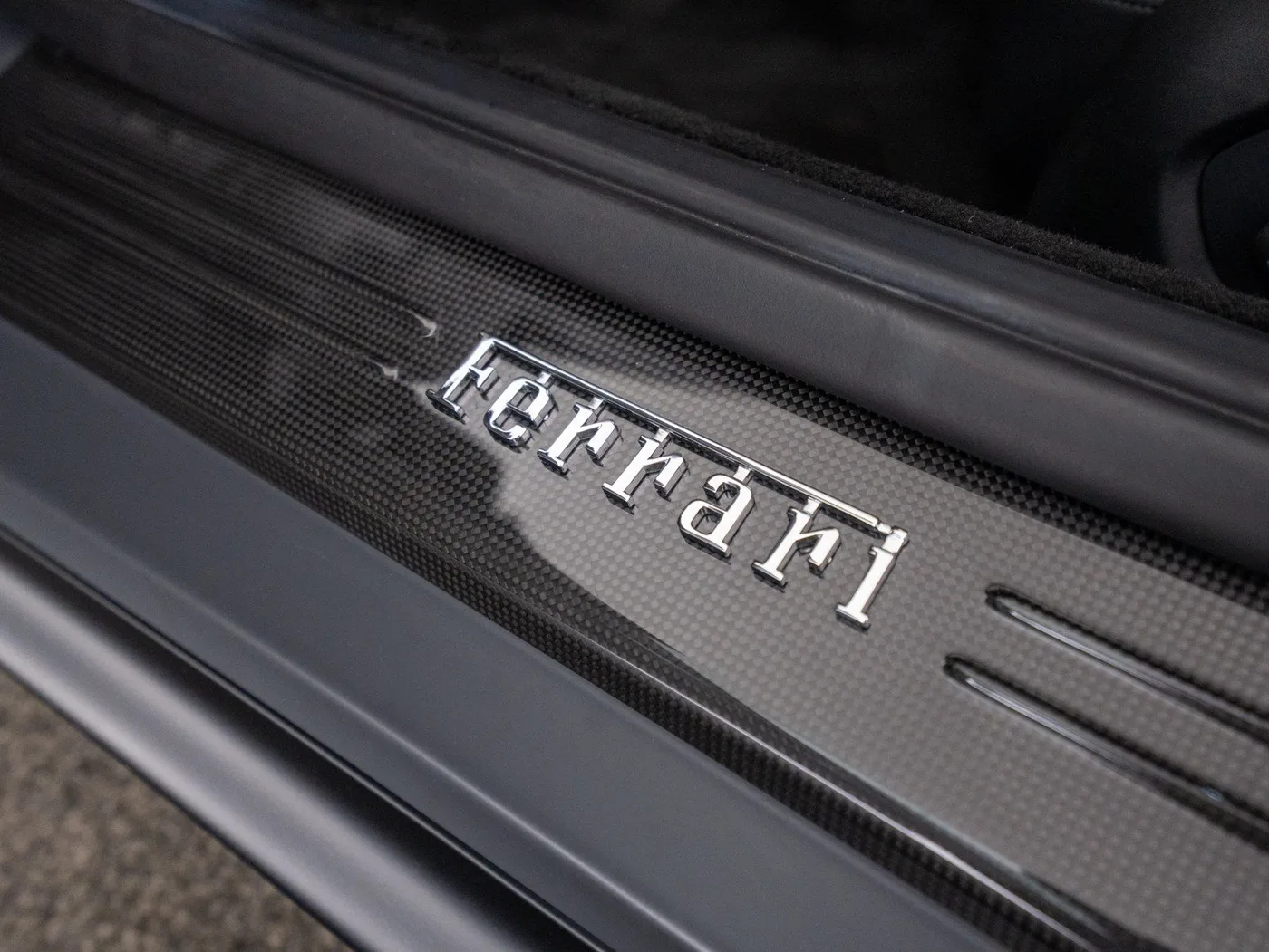 2021 Ferrari 812 Superfast offered by a specialist dealer in Singen, Germany, photo 11 of 15