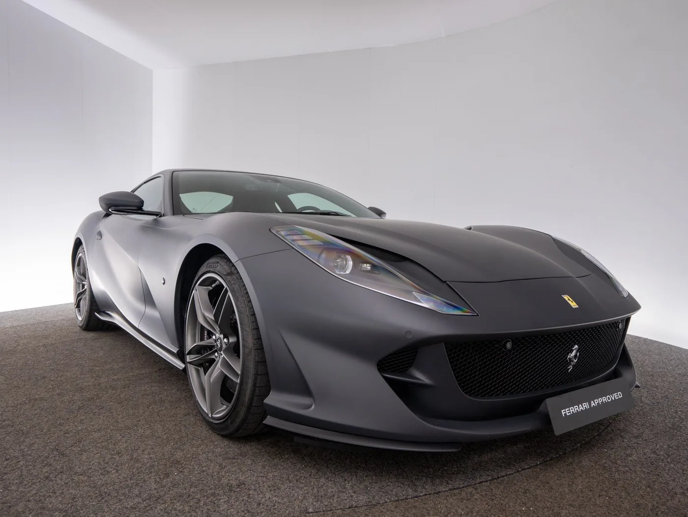 2021 Ferrari 812 Superfast offered by a specialist dealer in Singen, Germany, photo 12 of 15