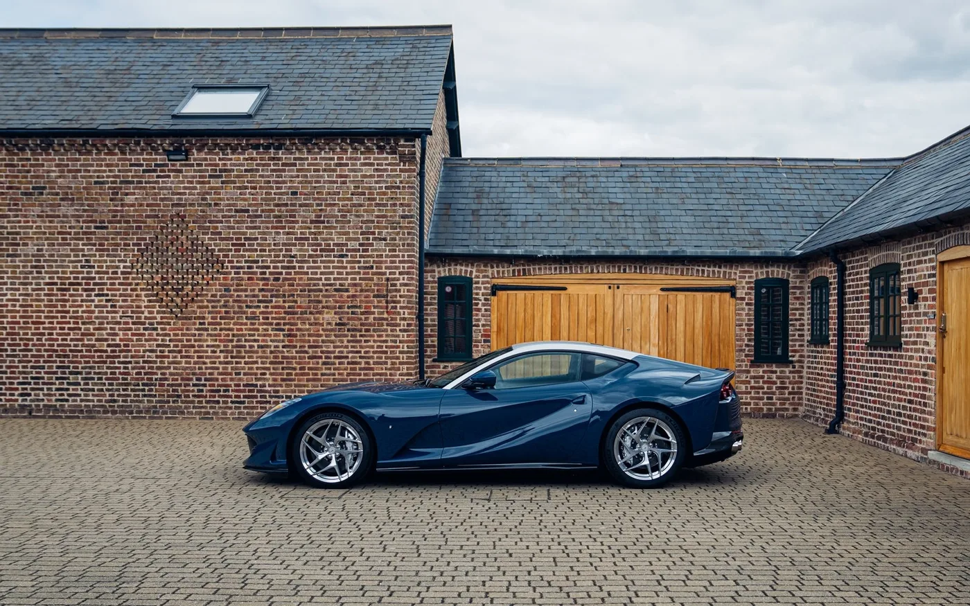 2021 Ferrari 812 Superfast Tailor Made offered by a specialist dealer in Chorleywood, United Kingdom, photo 3 of 15