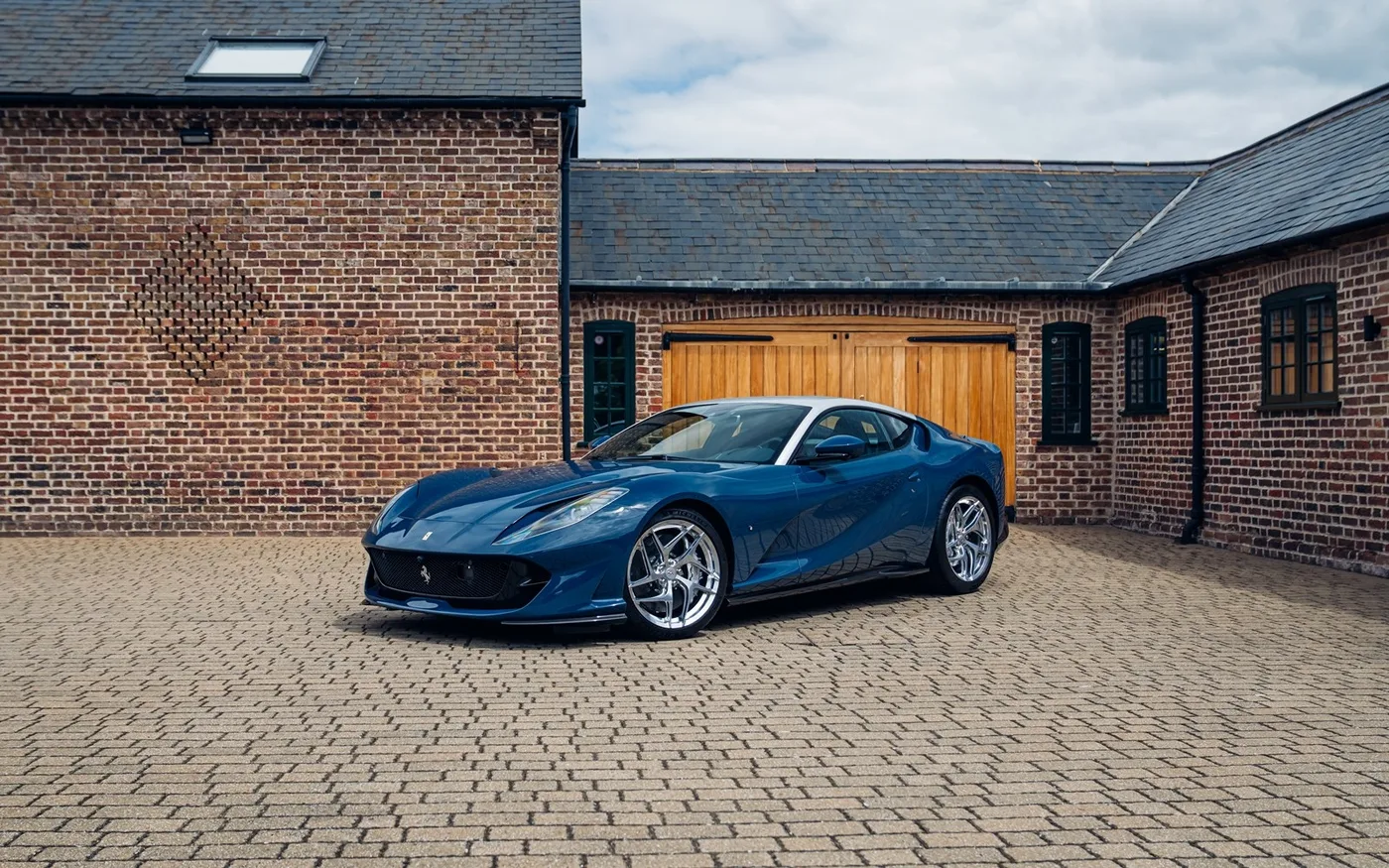 2021 Ferrari 812 Superfast Tailor Made offered by a specialist dealer in Chorleywood, United Kingdom, photo 10 of 15