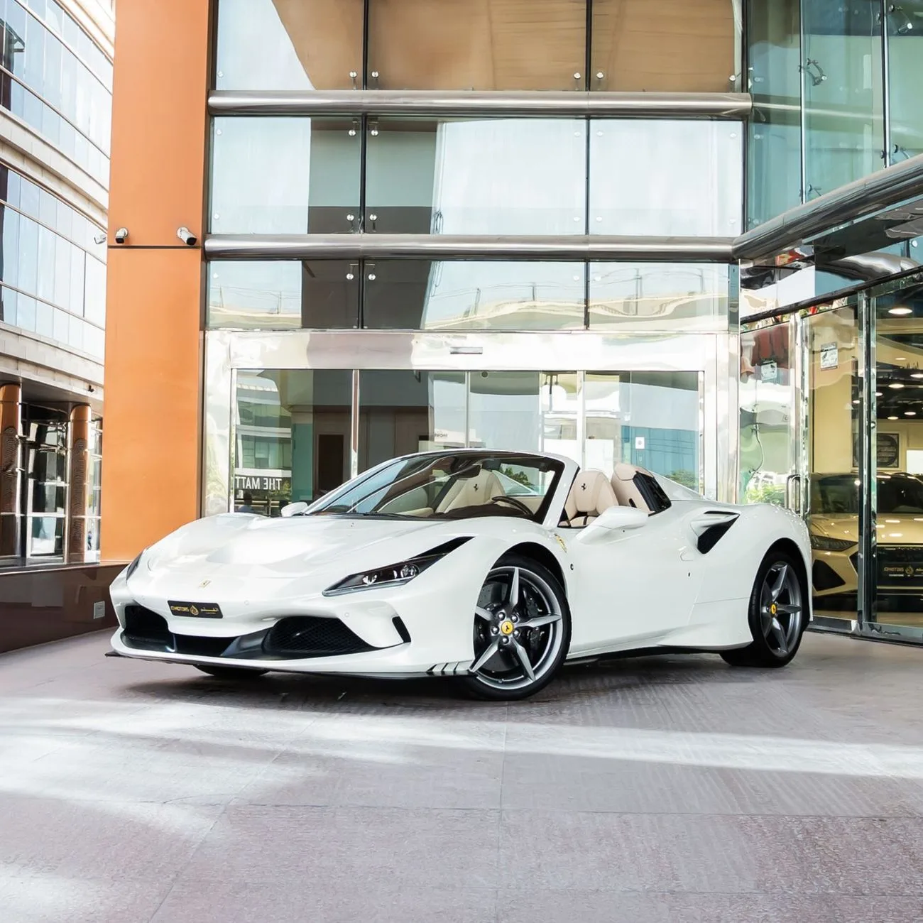2021 Ferrari F8 Spider angeboten von einem Fachhändler in Dubai, Vereinigte Arabische Emirate, Hauptfoto