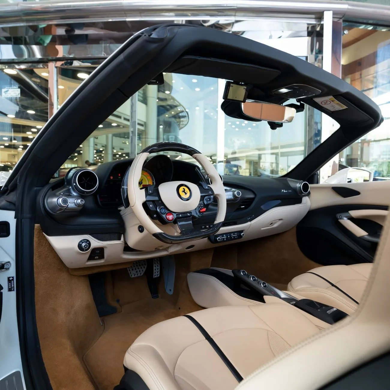 2021 Ferrari F8 Spider angeboten von einem Fachhändler in Dubai, Vereinigte Arabische Emirate, Foto 8 von 16