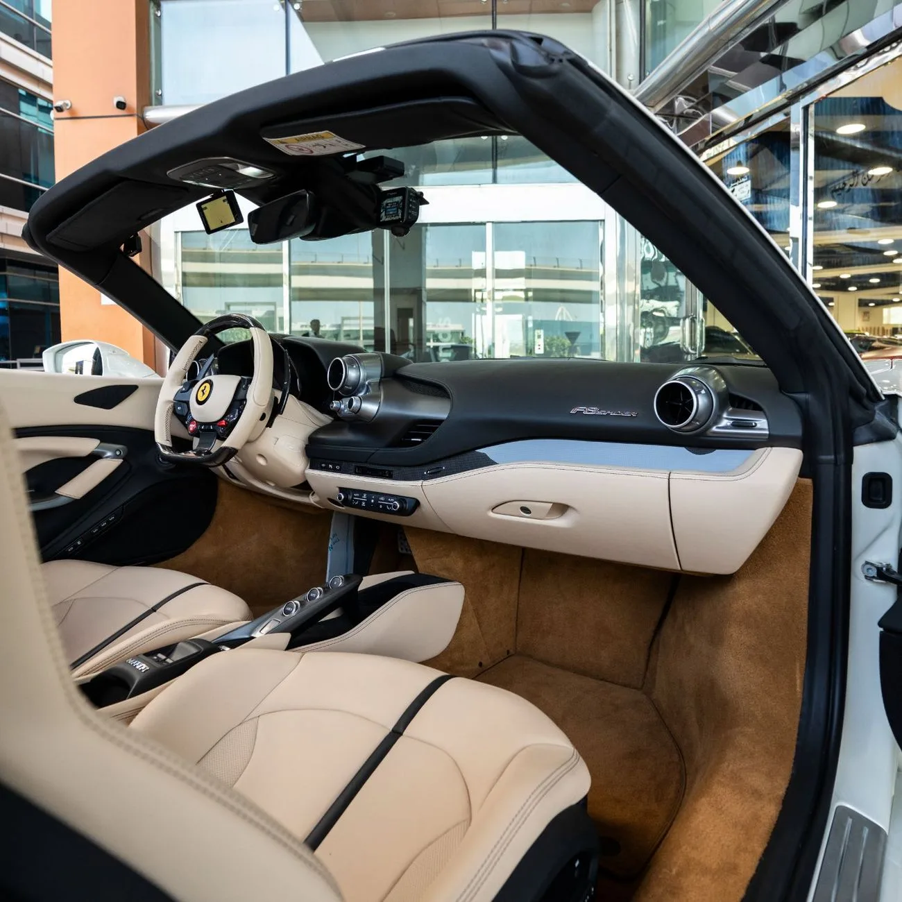 2021 Ferrari F8 Spider angeboten von einem Fachhändler in Dubai, Vereinigte Arabische Emirate, Foto 14 von 16