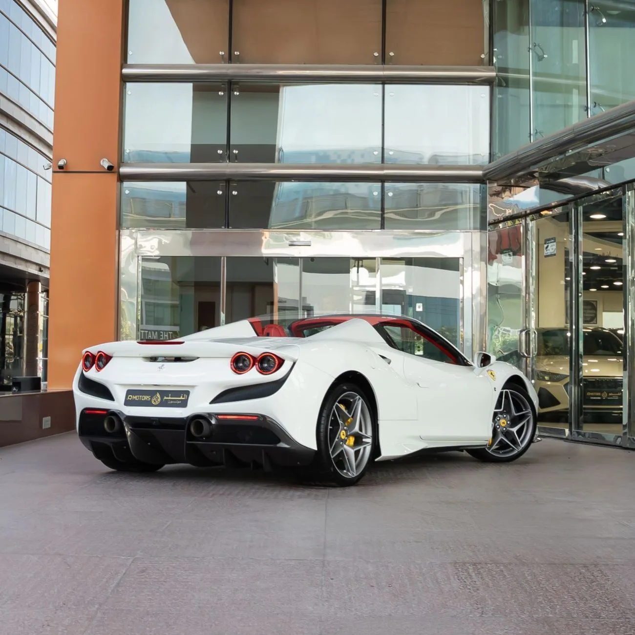 2021 Ferrari F8 Spider angeboten von einem Fachhändler in Dubai, Vereinigte Arabische Emirate, Foto 2 von 20