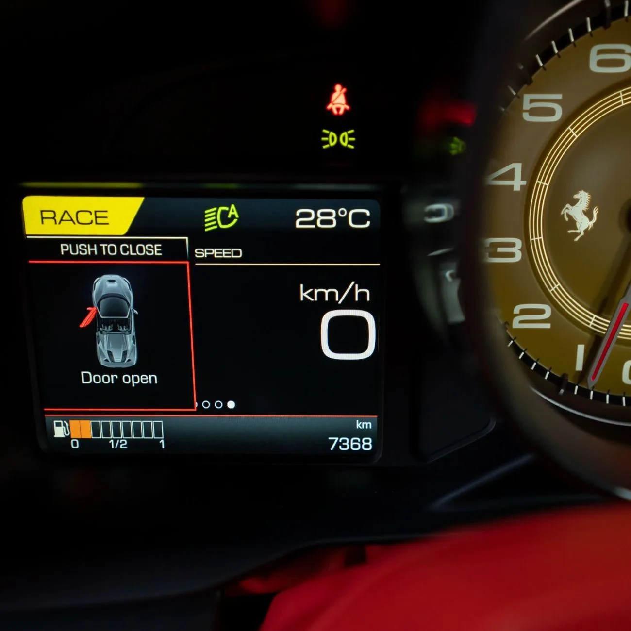 2021 Ferrari F8 Spider angeboten von einem Fachhändler in Dubai, Vereinigte Arabische Emirate, Foto 11 von 20