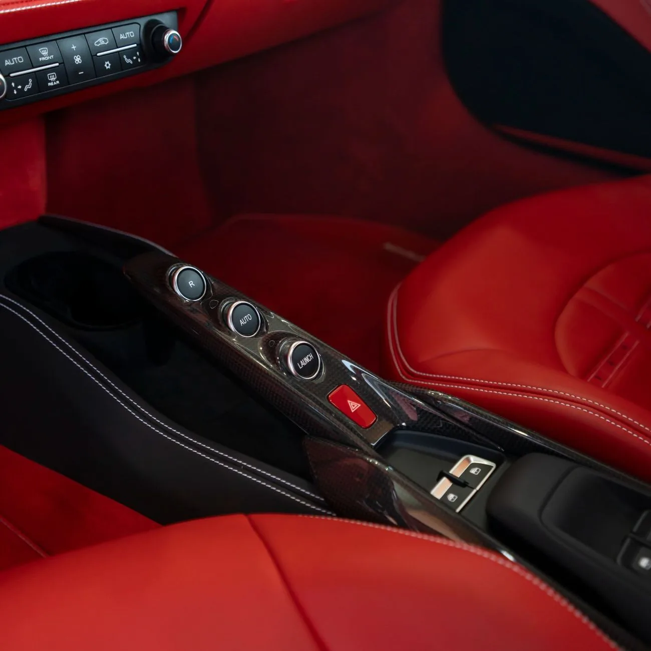 2021 Ferrari F8 Spider angeboten von einem Fachhändler in Dubai, Vereinigte Arabische Emirate, Foto 12 von 20