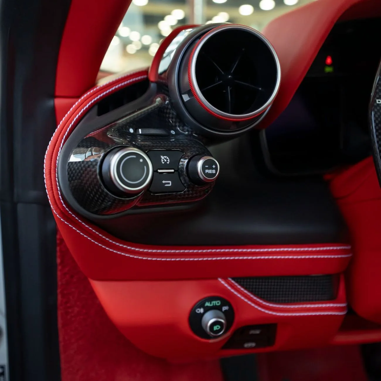 2021 Ferrari F8 Spider angeboten von einem Fachhändler in Dubai, Vereinigte Arabische Emirate, Foto 13 von 20