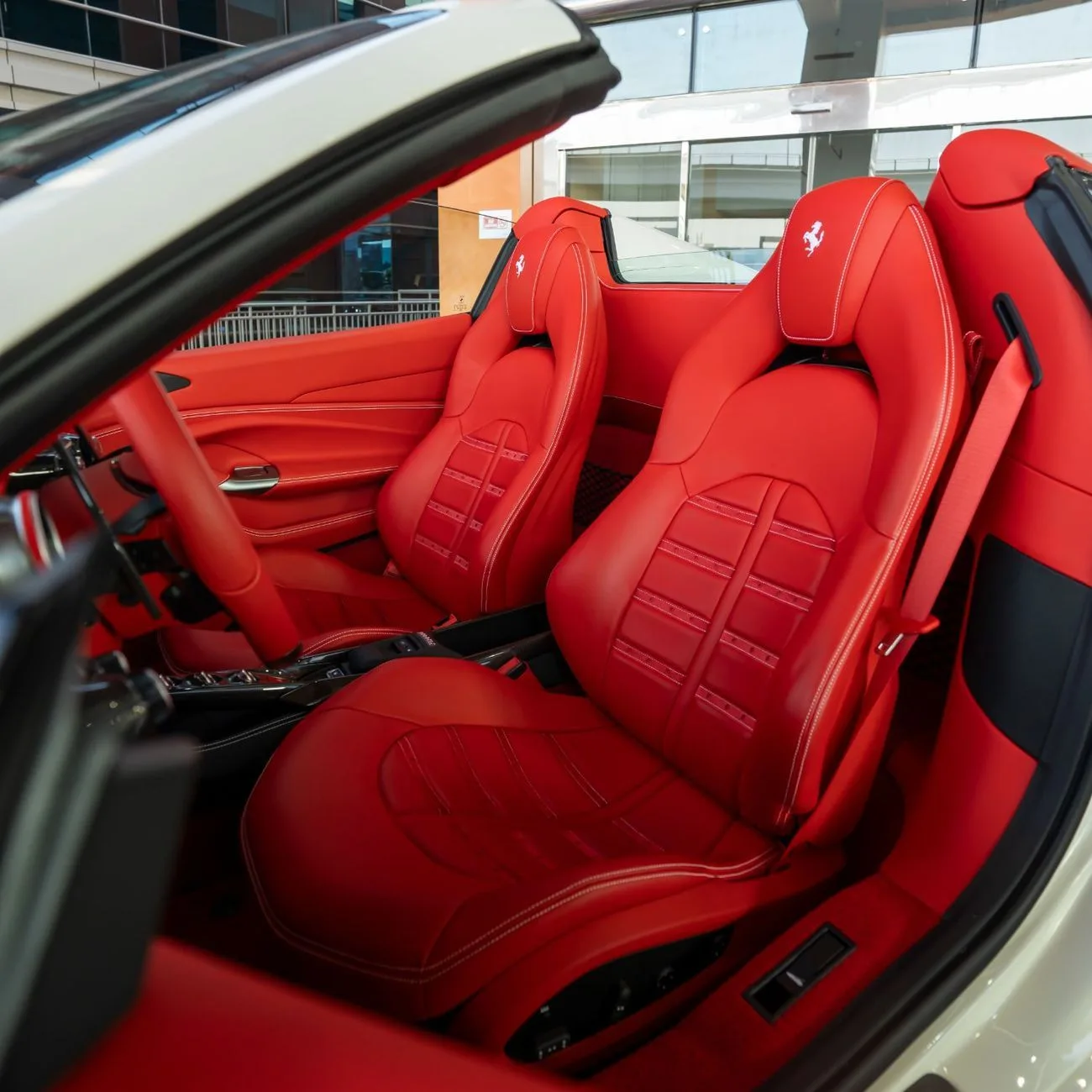 2021 Ferrari F8 Spider angeboten von einem Fachhändler in Dubai, Vereinigte Arabische Emirate, Foto 14 von 20