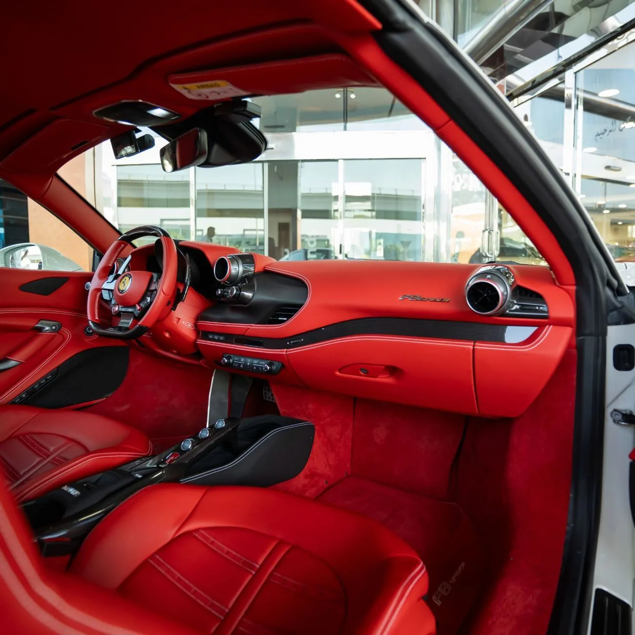 2021 Ferrari F8 Spider angeboten von einem Fachhändler in Dubai, Vereinigte Arabische Emirate, Foto 17 von 20