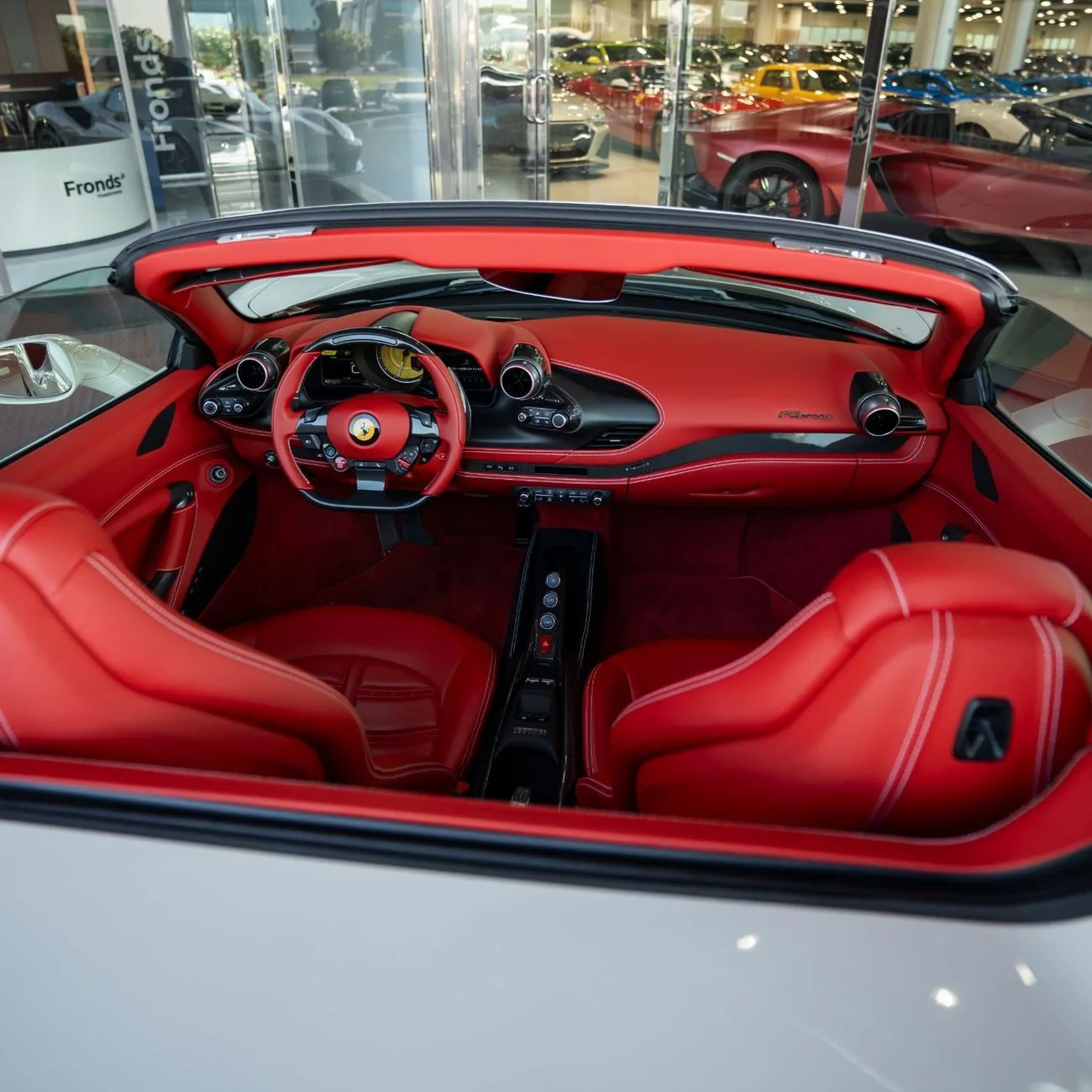 2021 Ferrari F8 Spider angeboten von einem Fachhändler in Dubai, Vereinigte Arabische Emirate, Foto 18 von 20