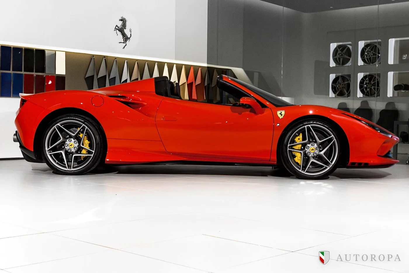 2021 Ferrari F8 Spider angeboten von einem offiziellen Ferrari und Maserati-Vertragshändler in Arlöv, Schweden, Foto 3 von 10