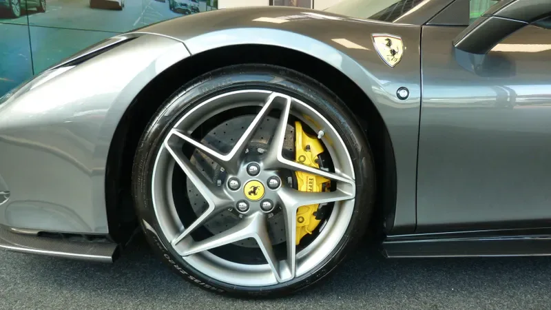 2021 Ferrari F8 Spider, 4/28