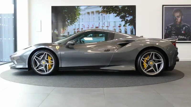 2021 Ferrari F8 Spider, 5/28