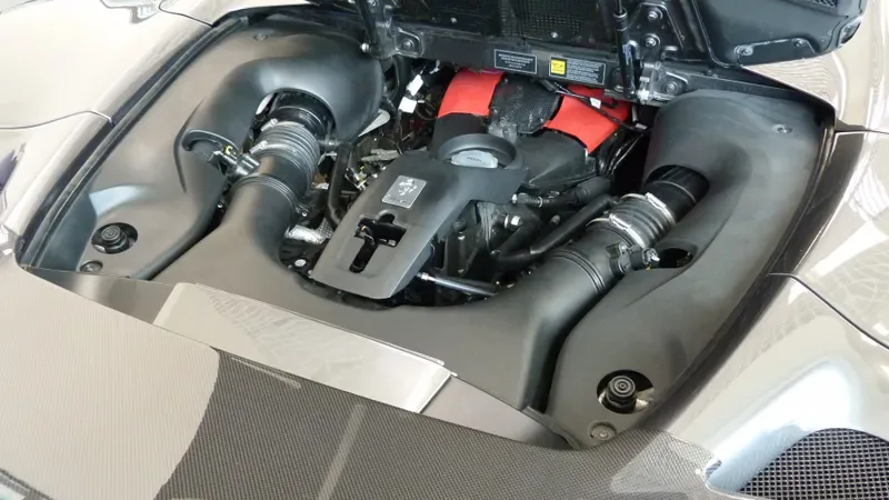2021 Ferrari F8 Spider, 9/28