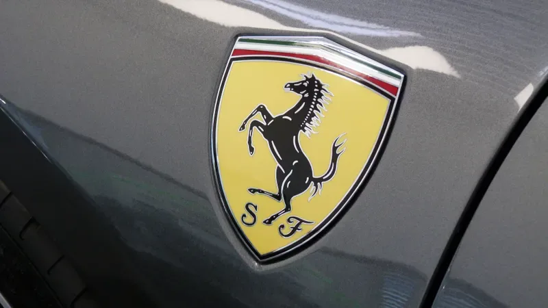 2021 Ferrari F8 Spider, 11/28