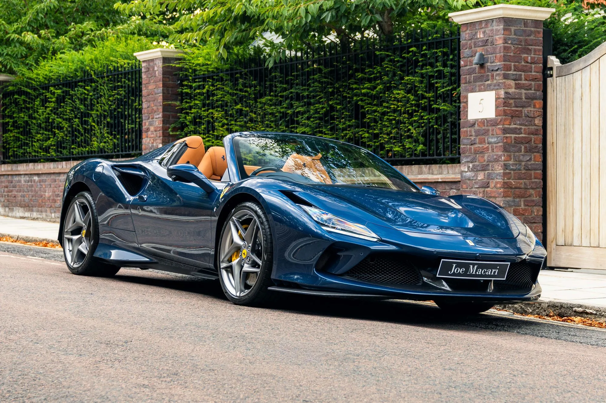 2021 Ferrari F8 Spider angeboten von einem Fachhändler in London, Vereinigtes Königreich, Hauptfoto