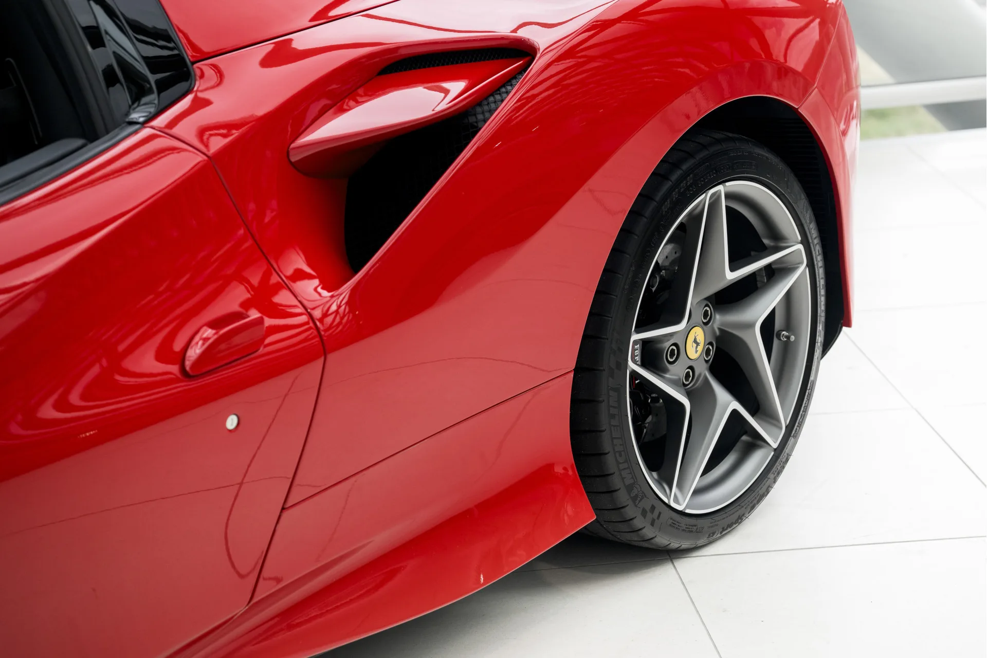 2021 Ferrari F8 Spider, 7/29