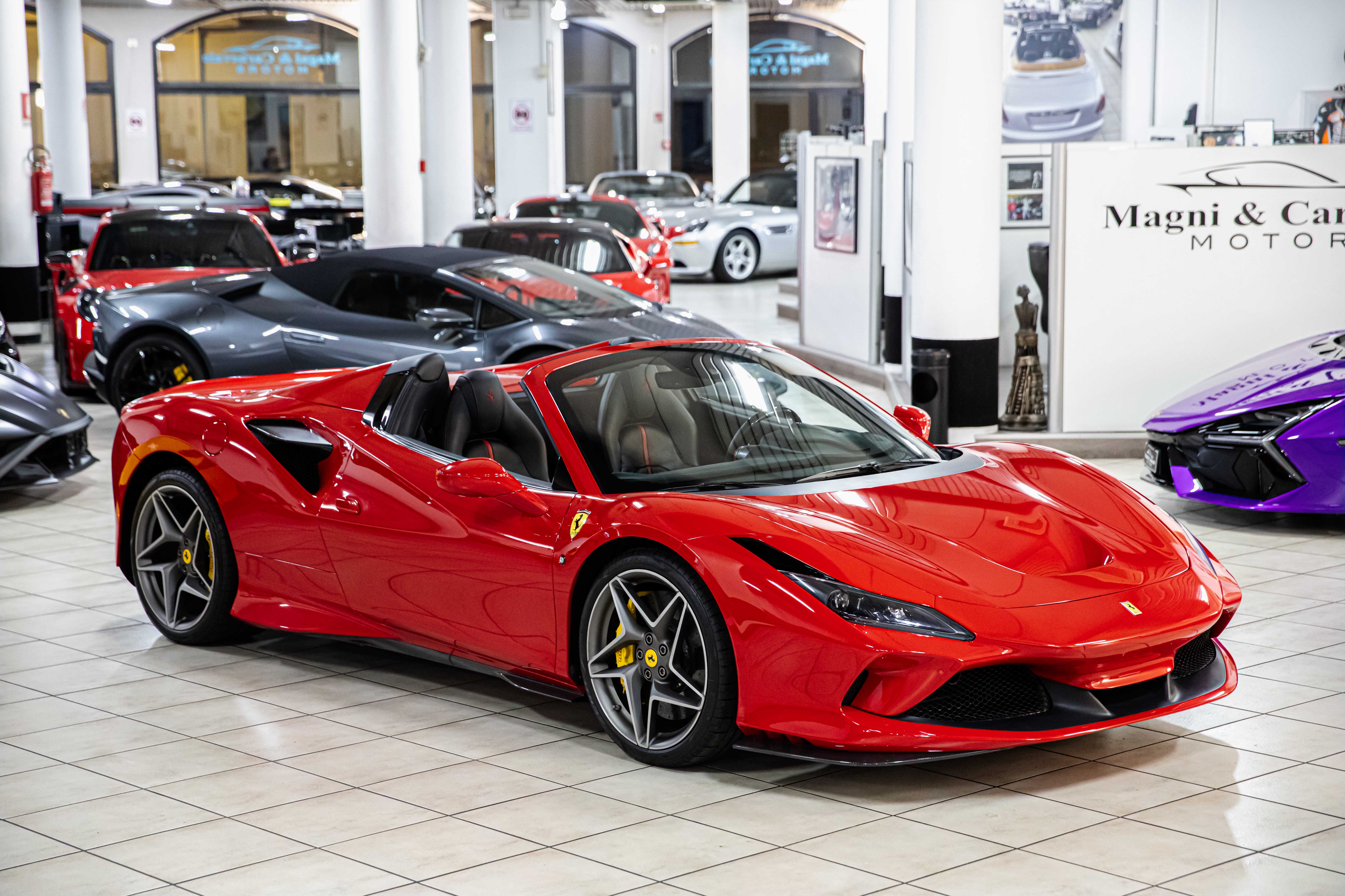 2021 Ferrari F8 Spider angeboten von einem Fachhändler in Milan, Italien, Foto 2 von 20