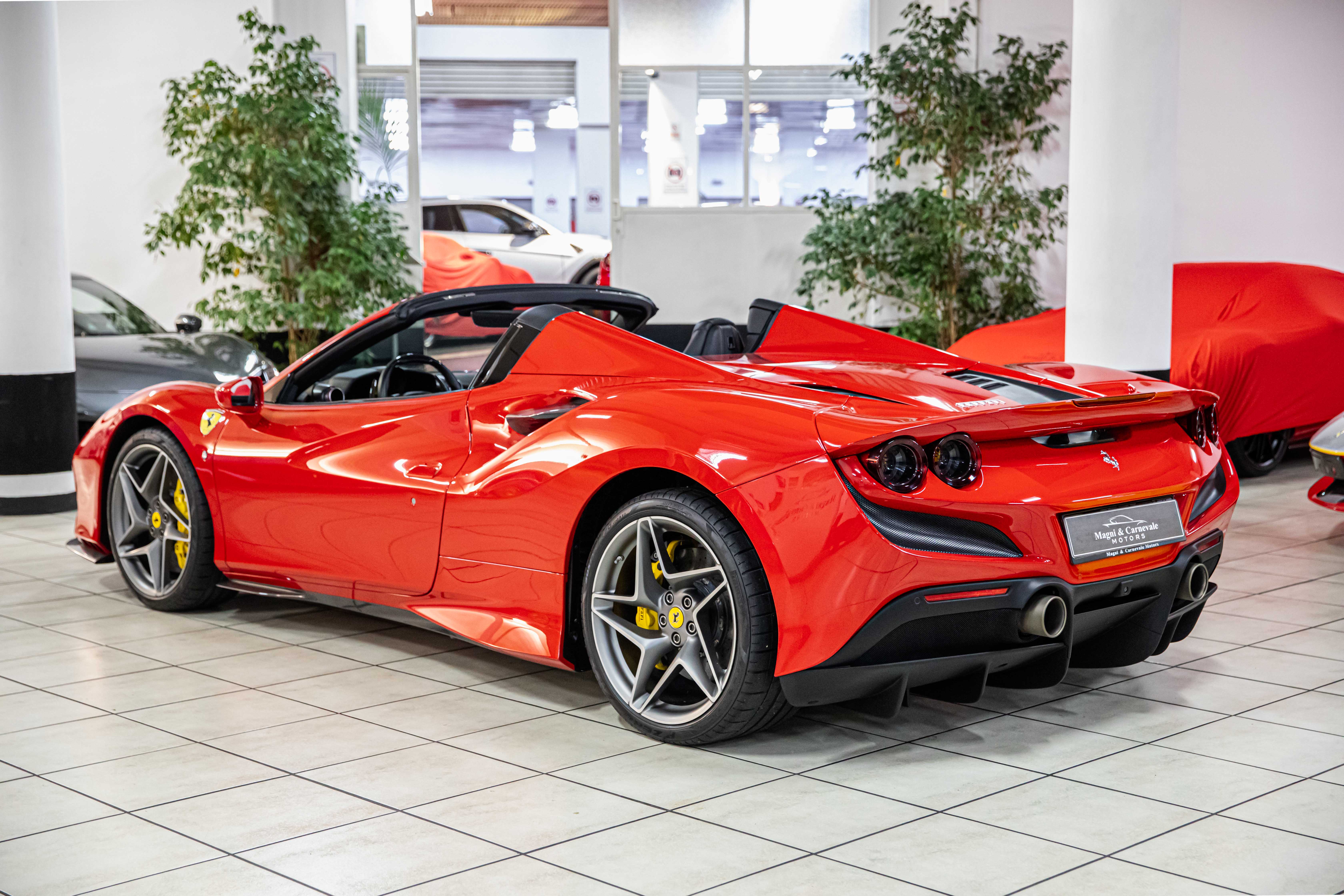 2021 Ferrari F8 Spider angeboten von einem Fachhändler in Milan, Italien, Foto 10 von 20