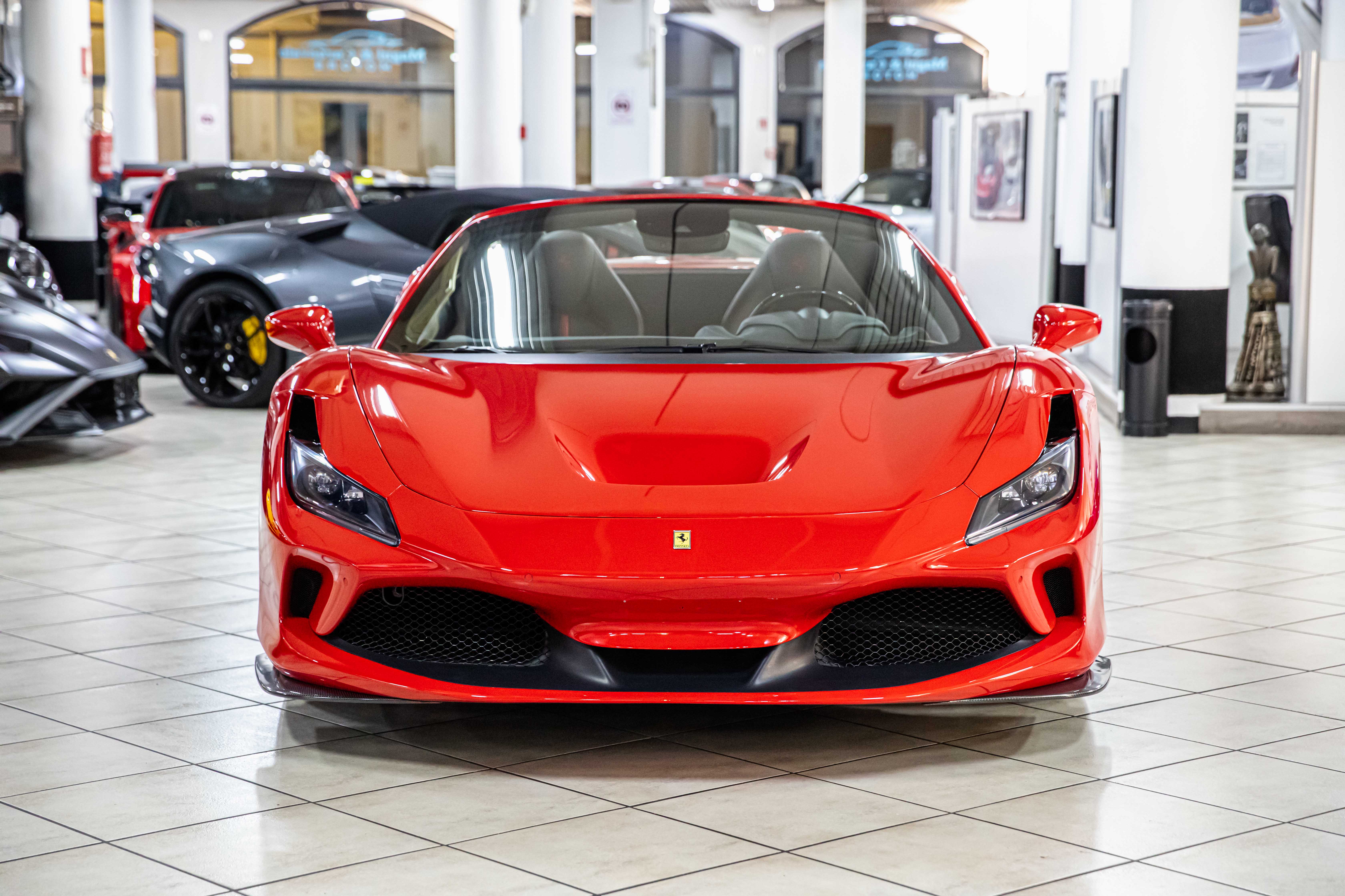 2021 Ferrari F8 Spider angeboten von einem Fachhändler in Milan, Italien, Foto 11 von 20