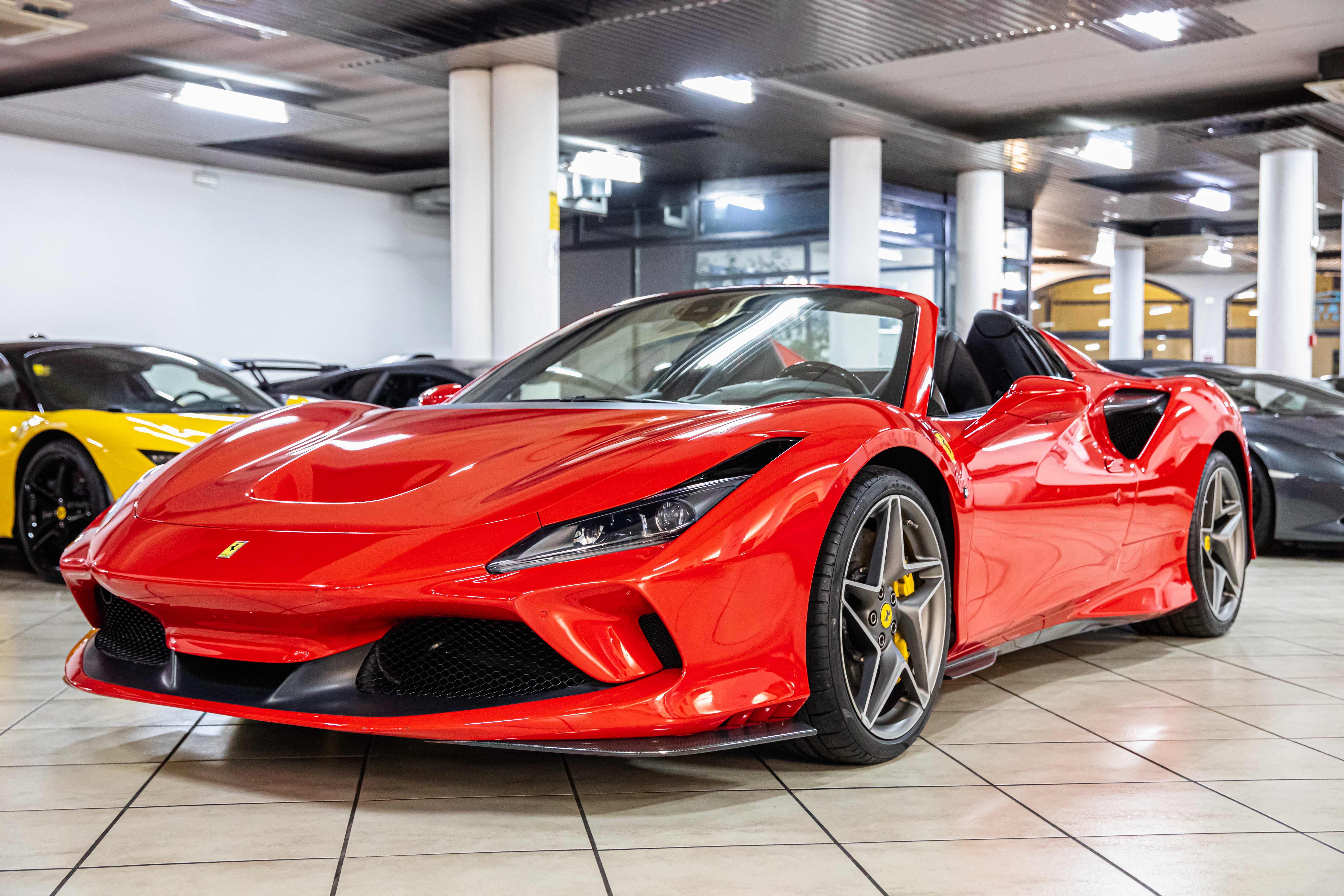 2021 Ferrari F8 Spider angeboten von einem Fachhändler in Milan, Italien, Foto 12 von 20