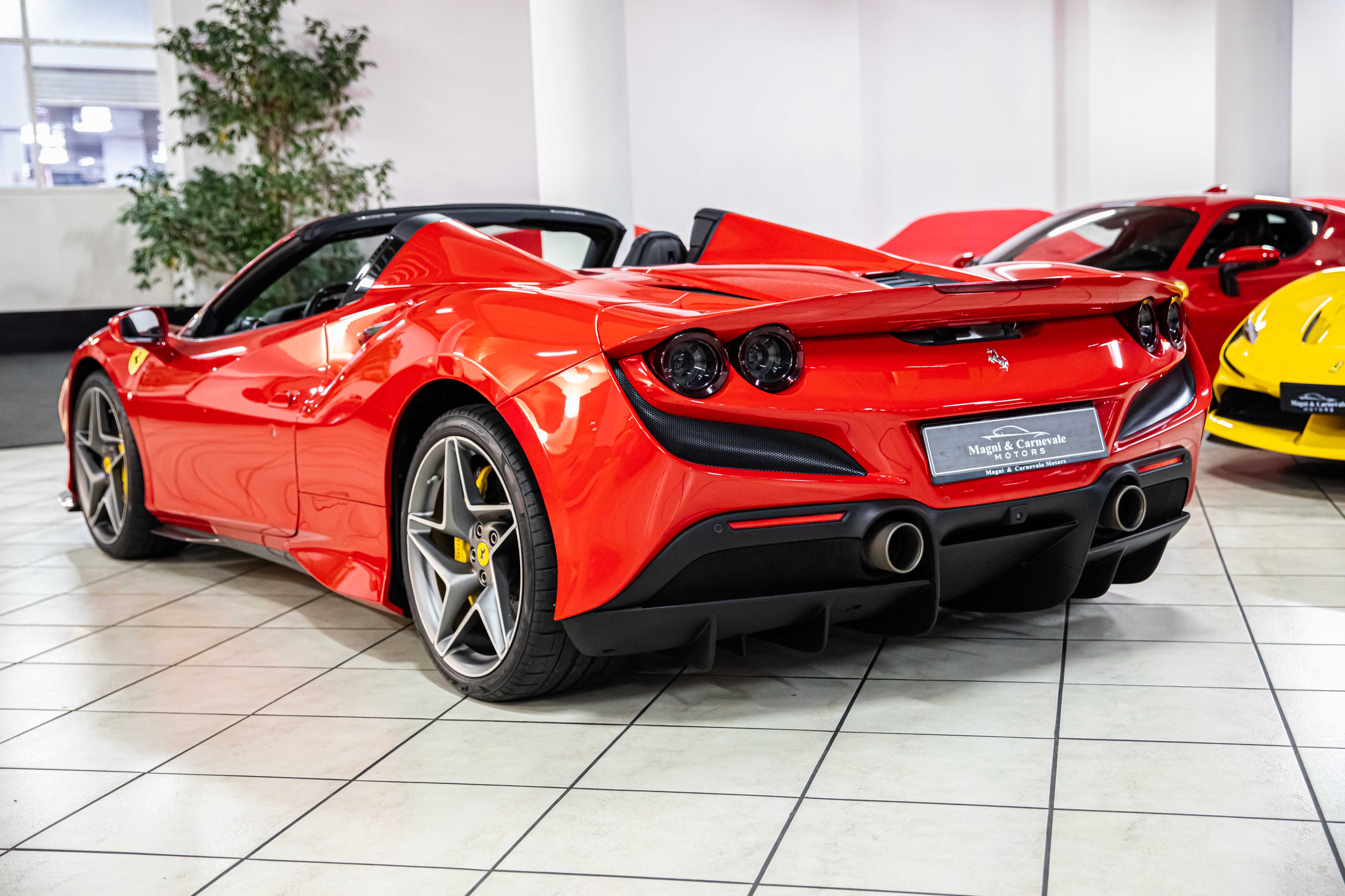 2021 Ferrari F8 Spider angeboten von einem Fachhändler in Milan, Italien, Foto 14 von 20