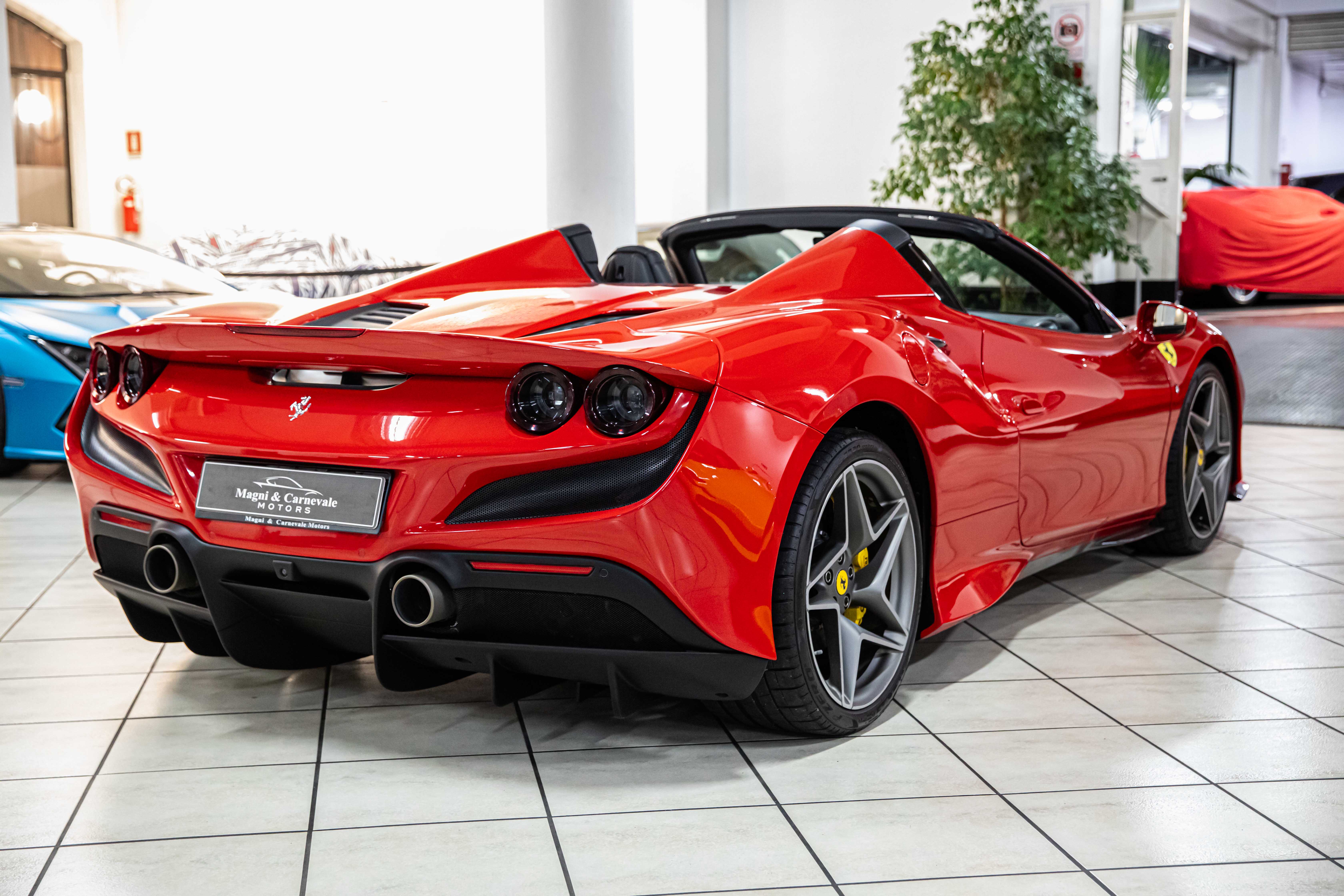 2021 Ferrari F8 Spider angeboten von einem Fachhändler in Milan, Italien, Foto 16 von 20