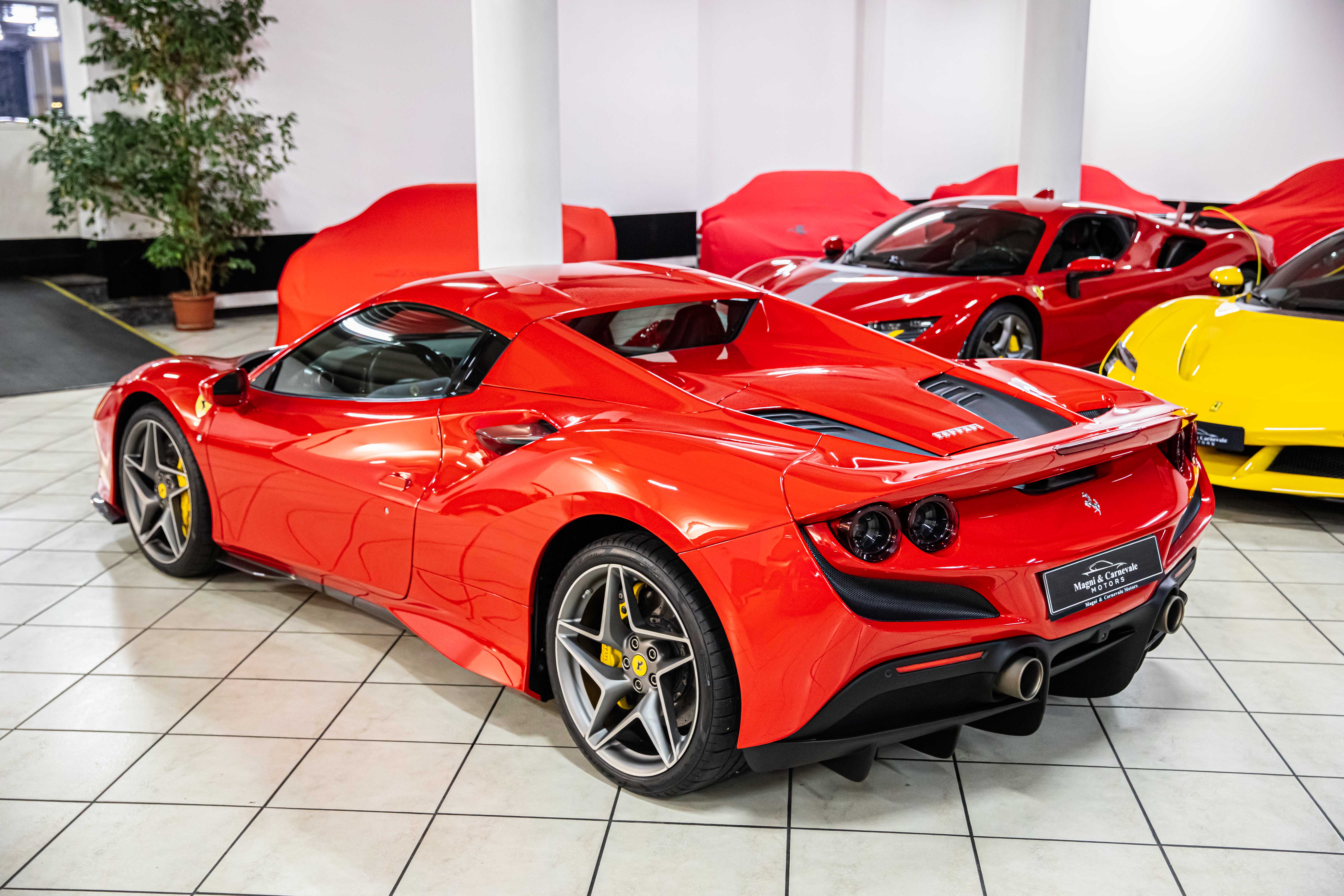 2021 Ferrari F8 Spider angeboten von einem Fachhändler in Milan, Italien, Foto 17 von 20