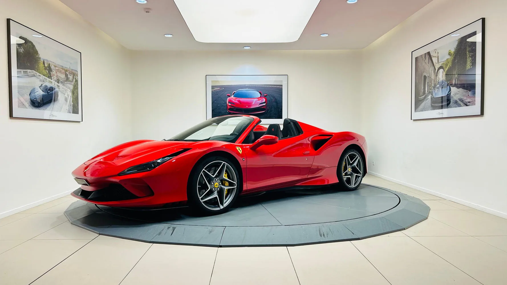 2021 Ferrari F8 Spider, 2/30