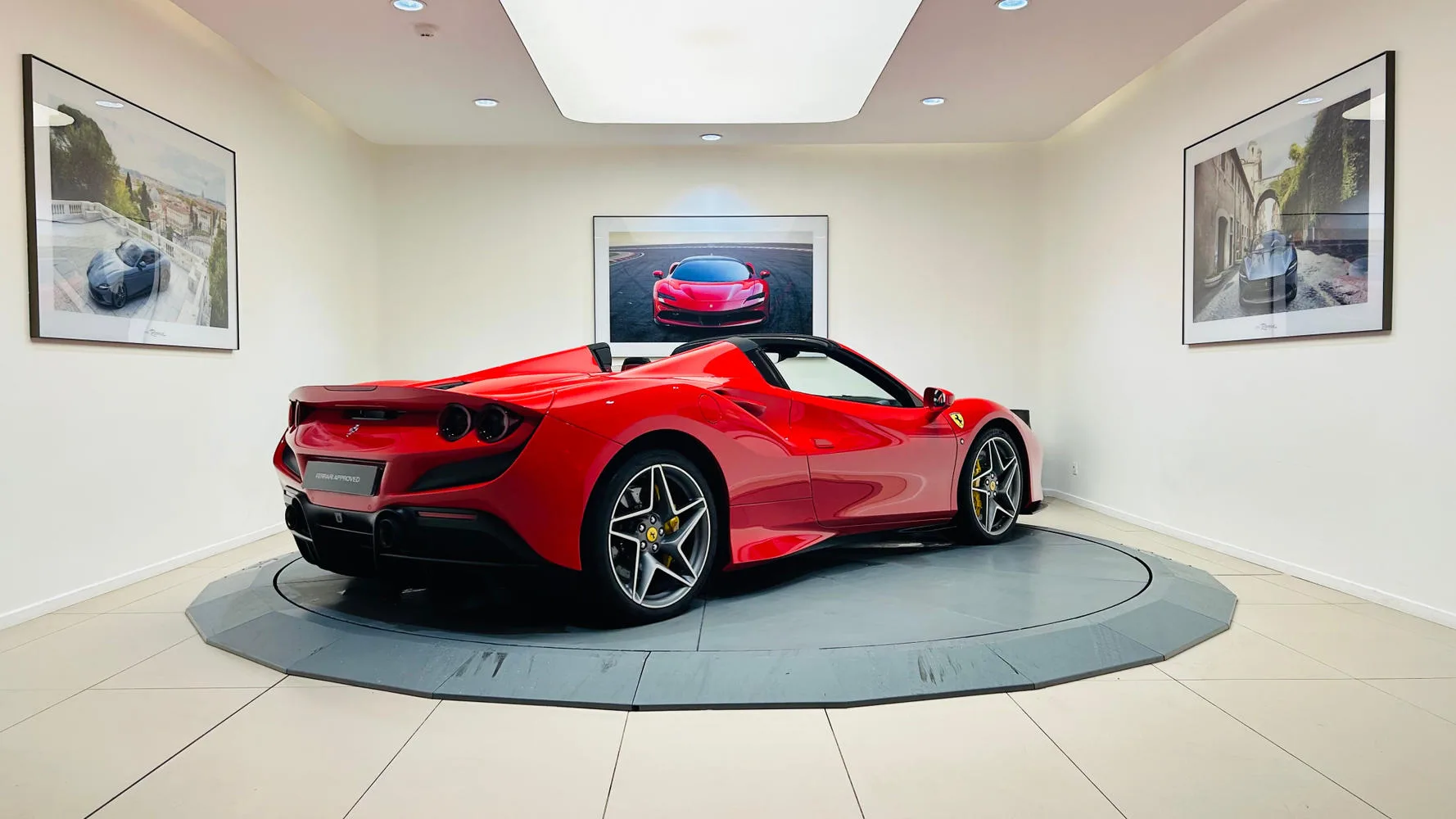 2021 Ferrari F8 Spider, 3/30
