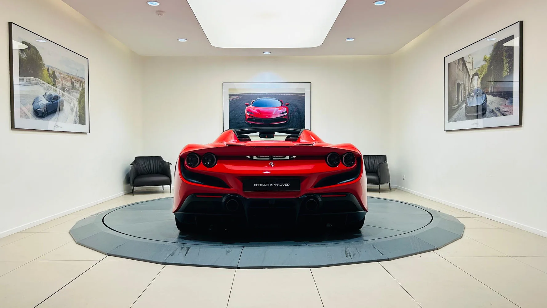 2021 Ferrari F8 Spider, 4/30