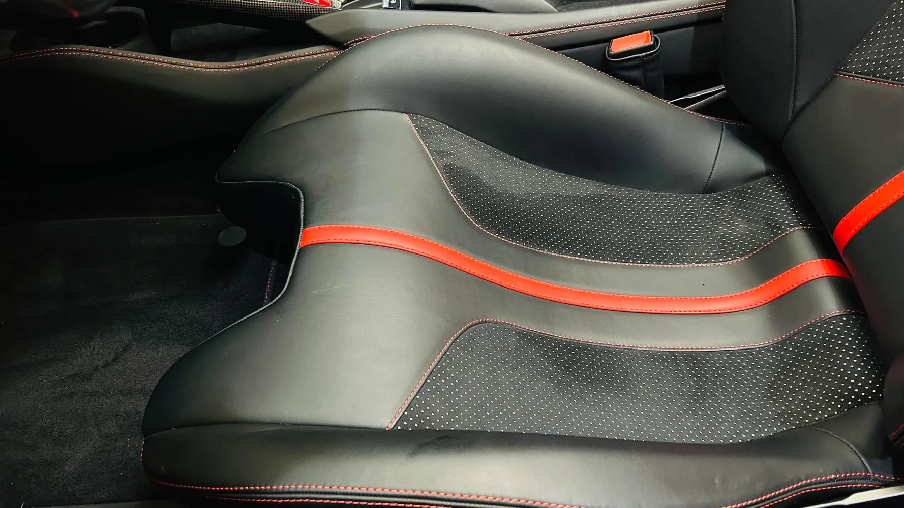 2021 Ferrari F8 Spider, 20/30