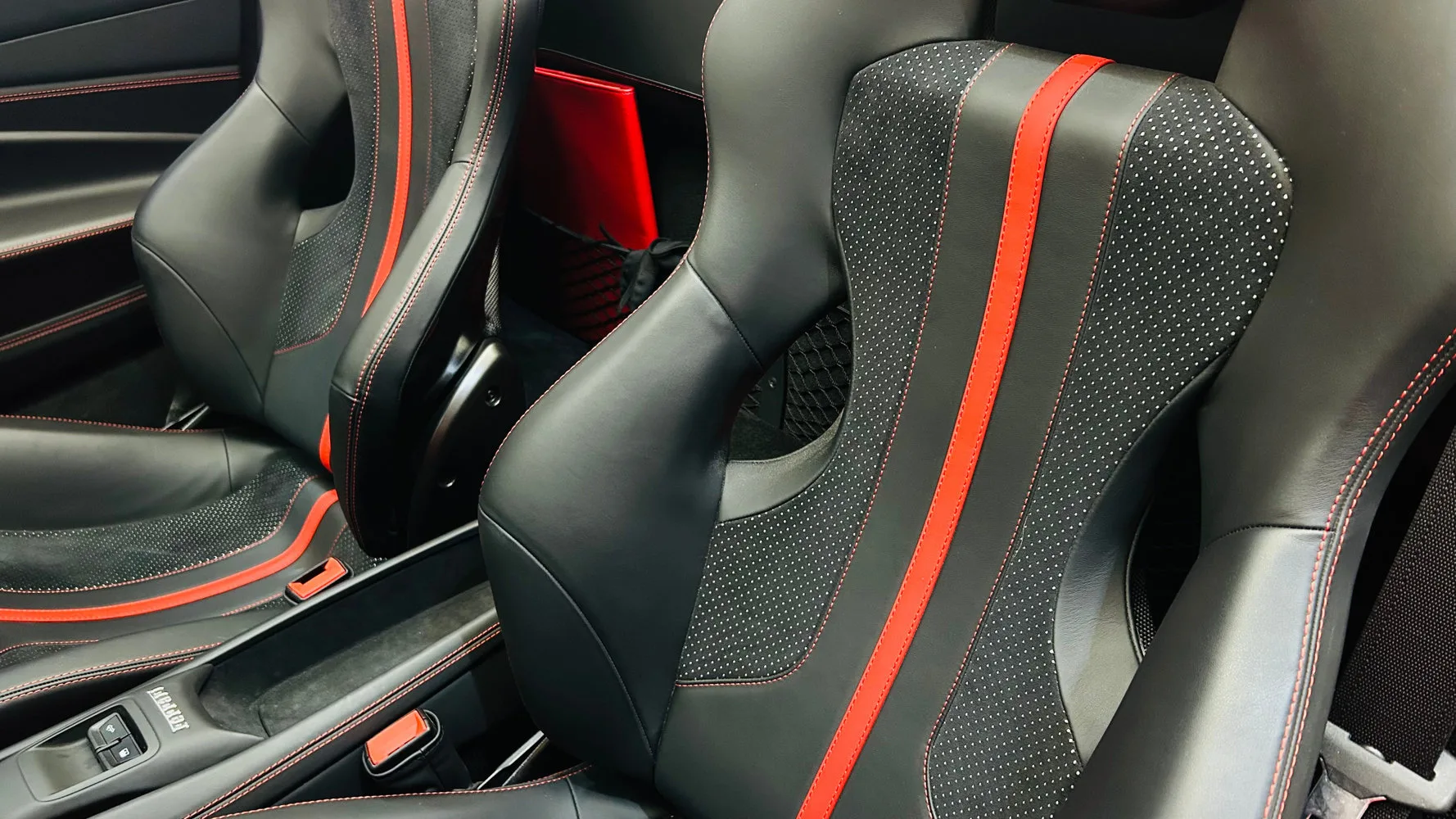 2021 Ferrari F8 Spider, 21/30