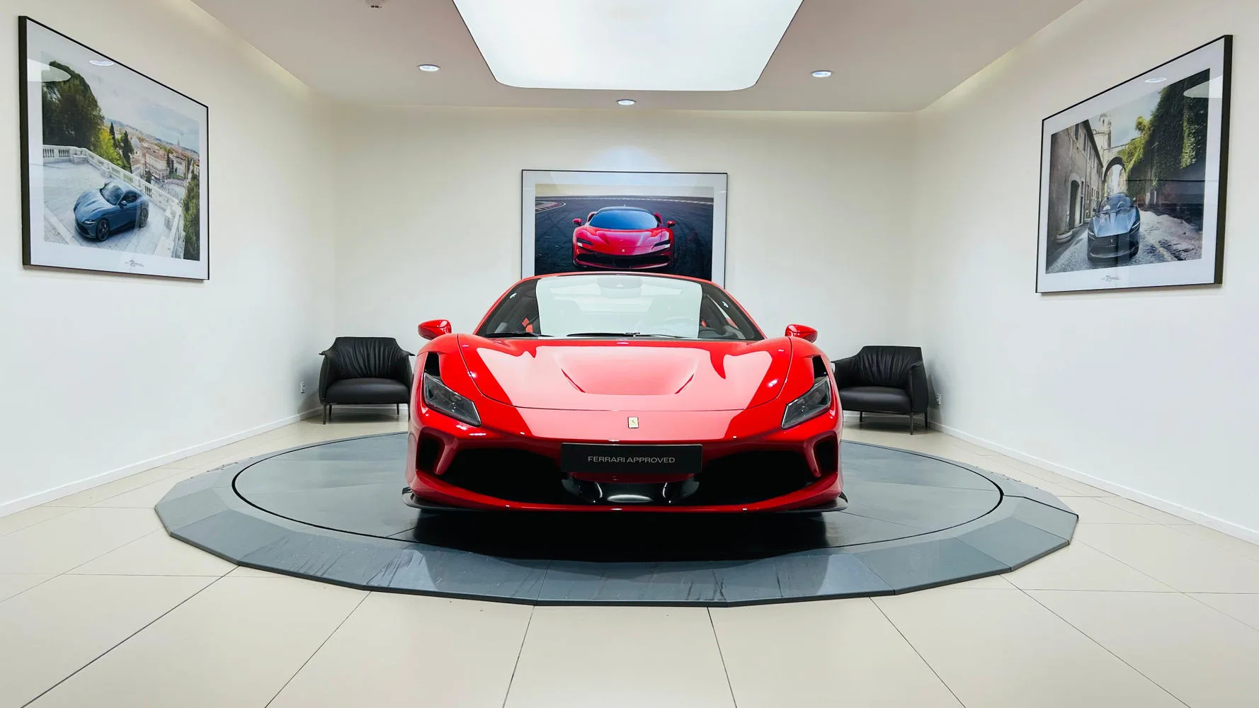2021 Ferrari F8 Spider proposée par un concessionnaire spécialisé à Balma, France, photo principale