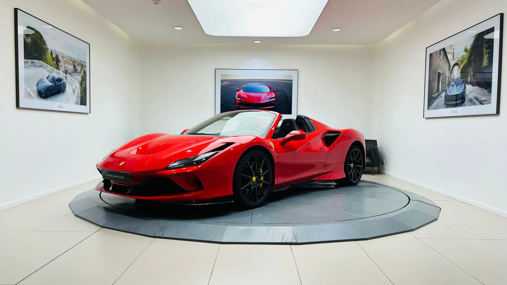 2021 Ferrari F8 Spider, 2/30