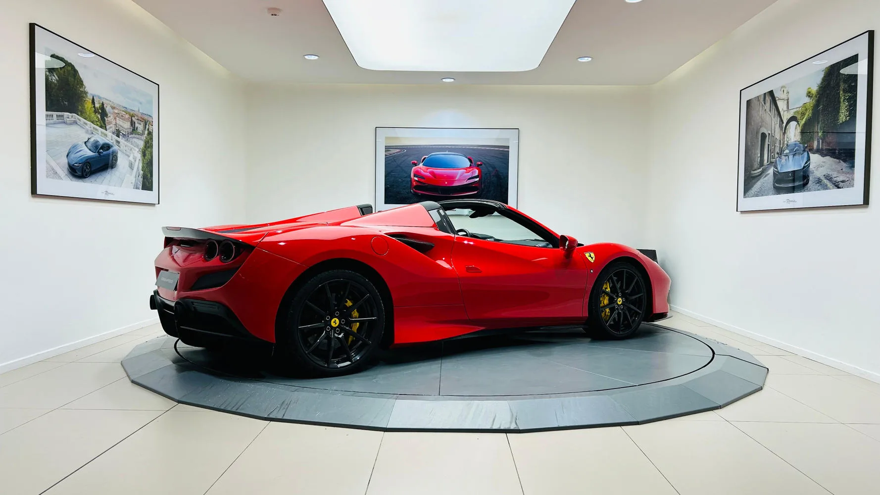 2021 Ferrari F8 Spider, 3/30