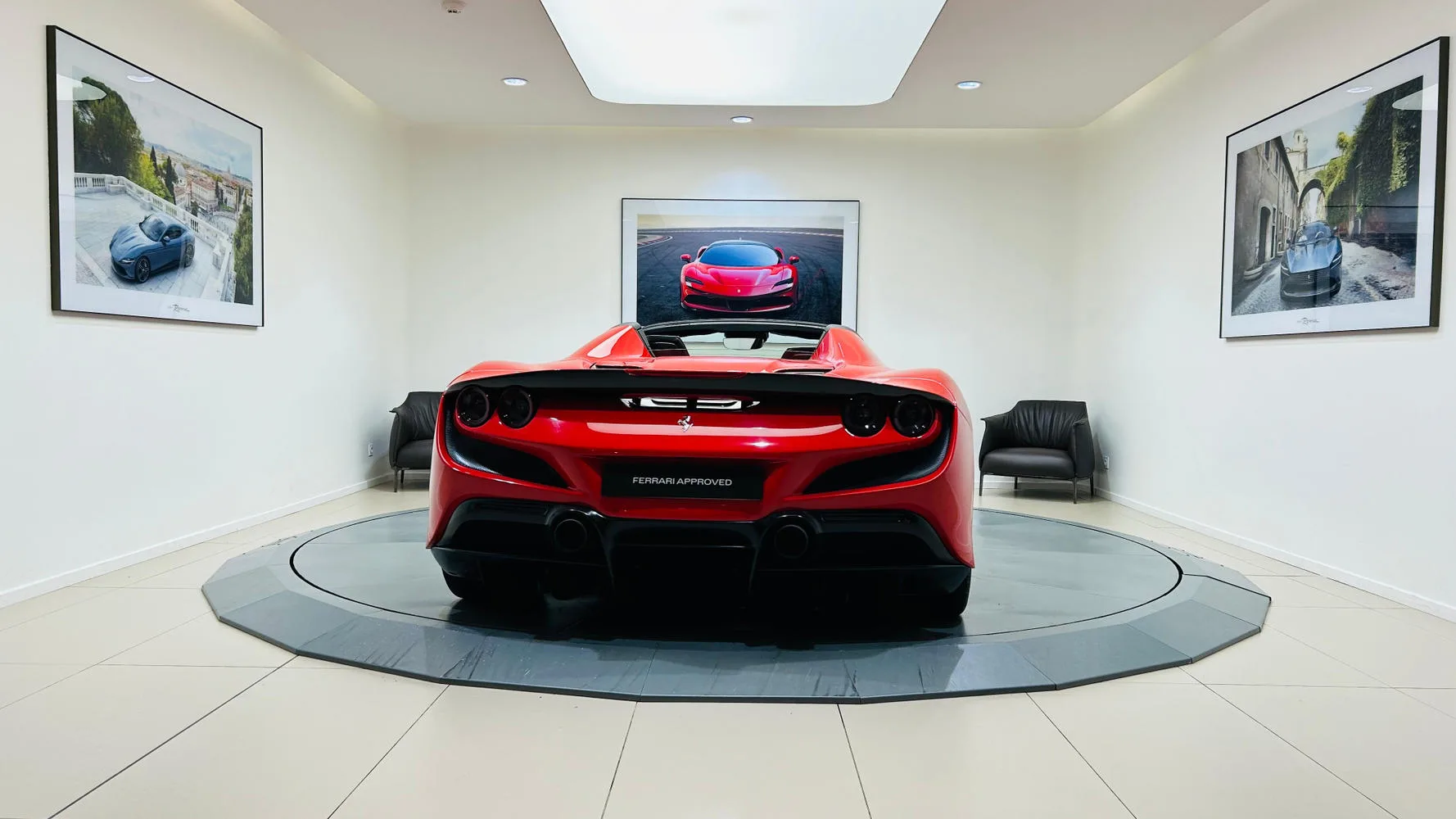 2021 Ferrari F8 Spider, 4/30