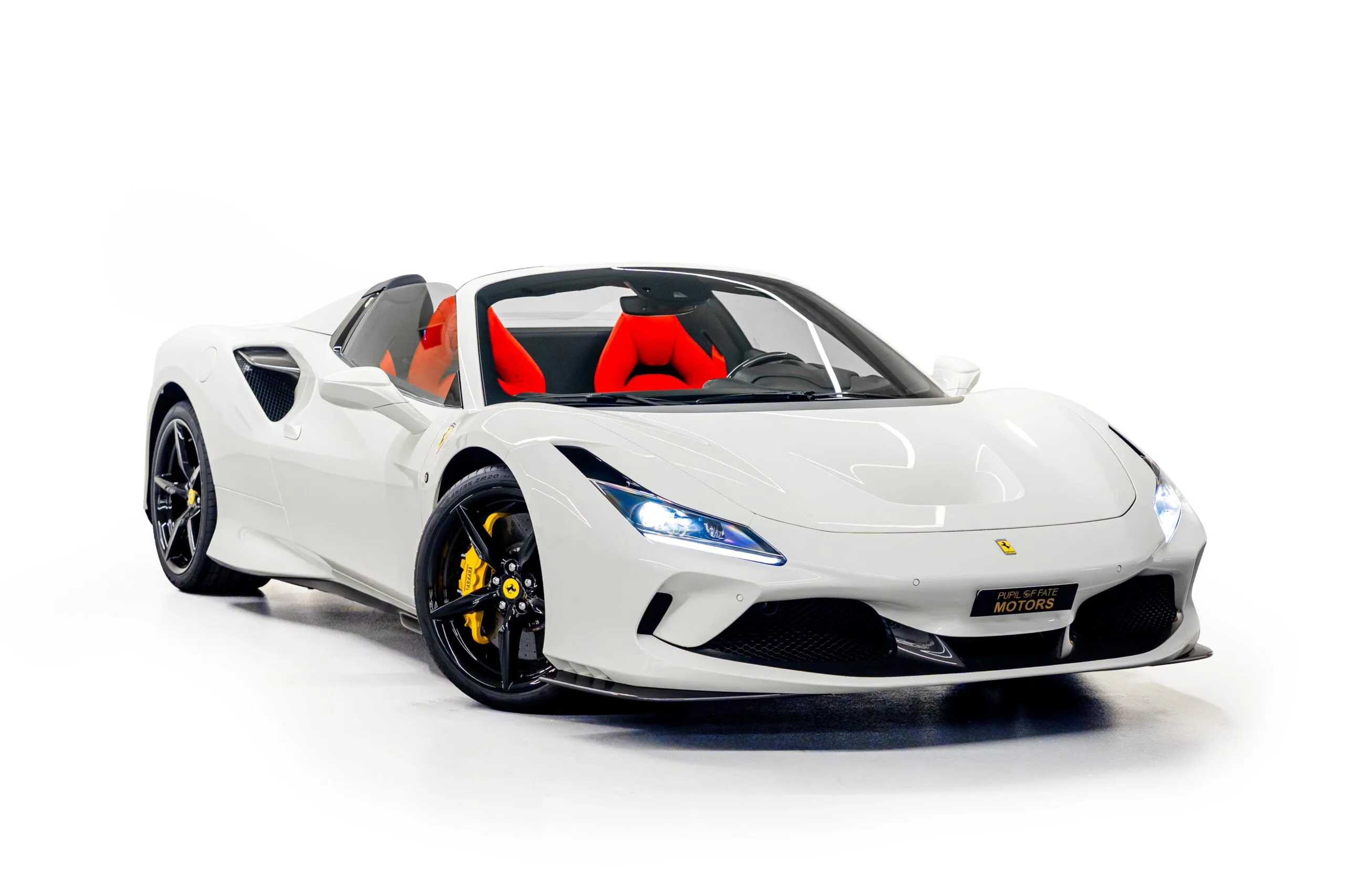 2021 Ferrari F8 Spider angeboten von einem Fachhändler in Dubai, Vereinigte Arabische Emirate, Hauptfoto