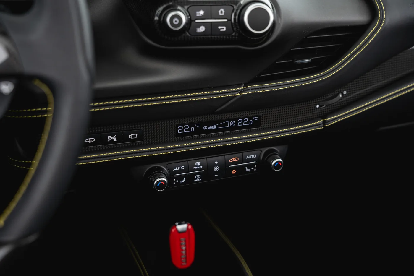 2021 Ferrari F8 Spider angeboten von einem Fachhändler in Vösendorf, Österreich, Foto 15 von 15