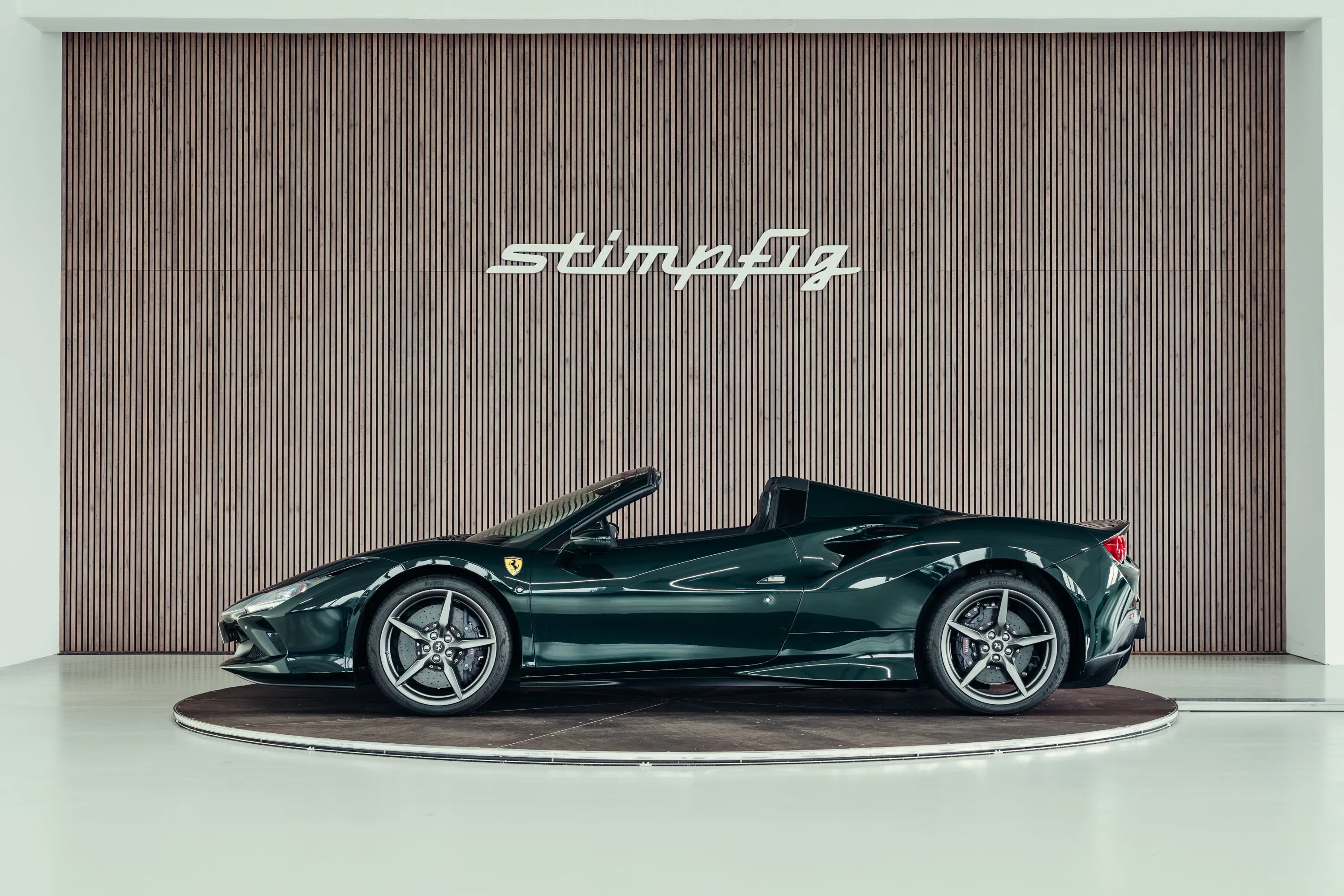 2021 Ferrari F8 Spider, 2/30