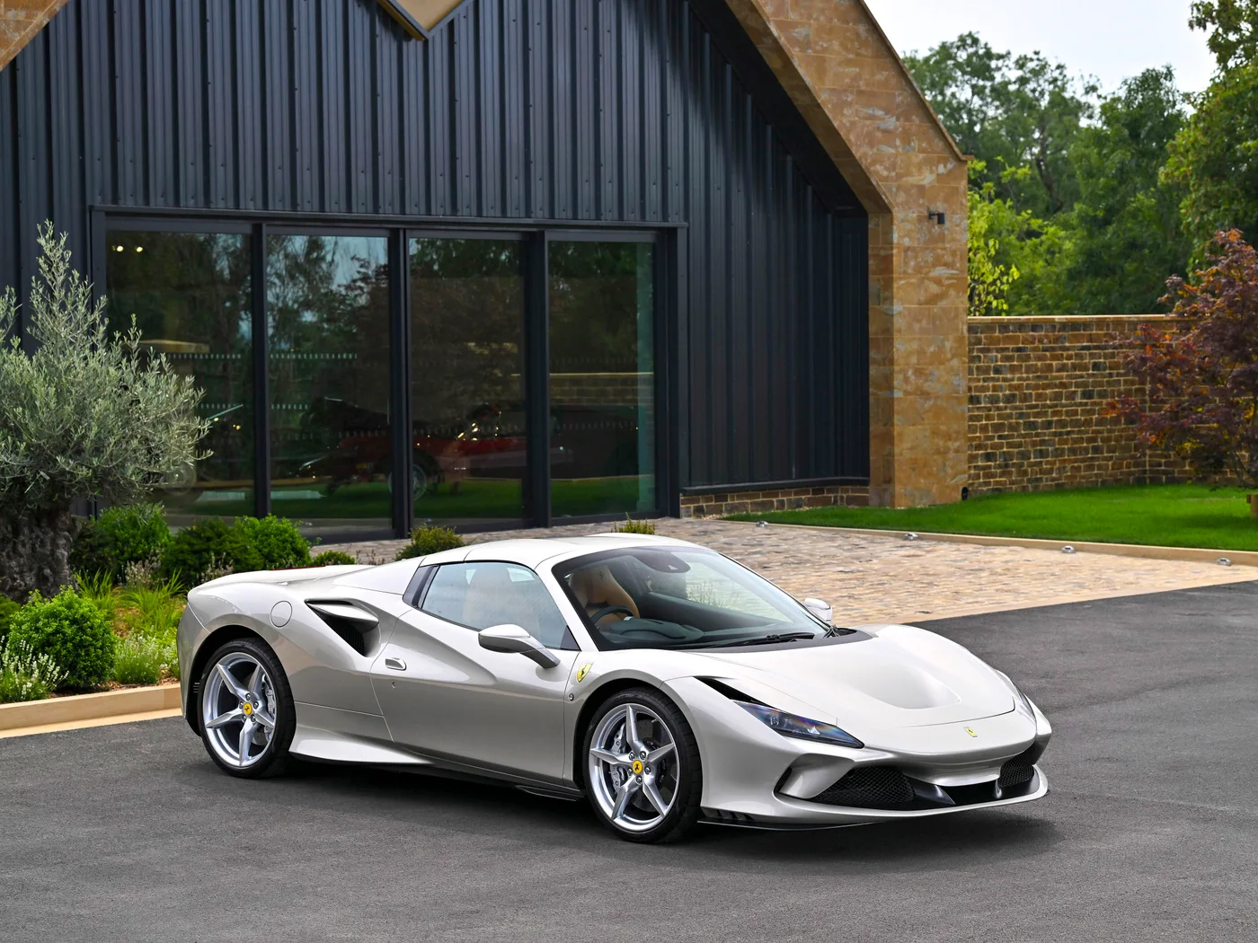 2021 Ferrari F8 Spider angeboten von einem Fachhändler in Hook Norton, Vereinigtes Königreich, Foto 2 von 15