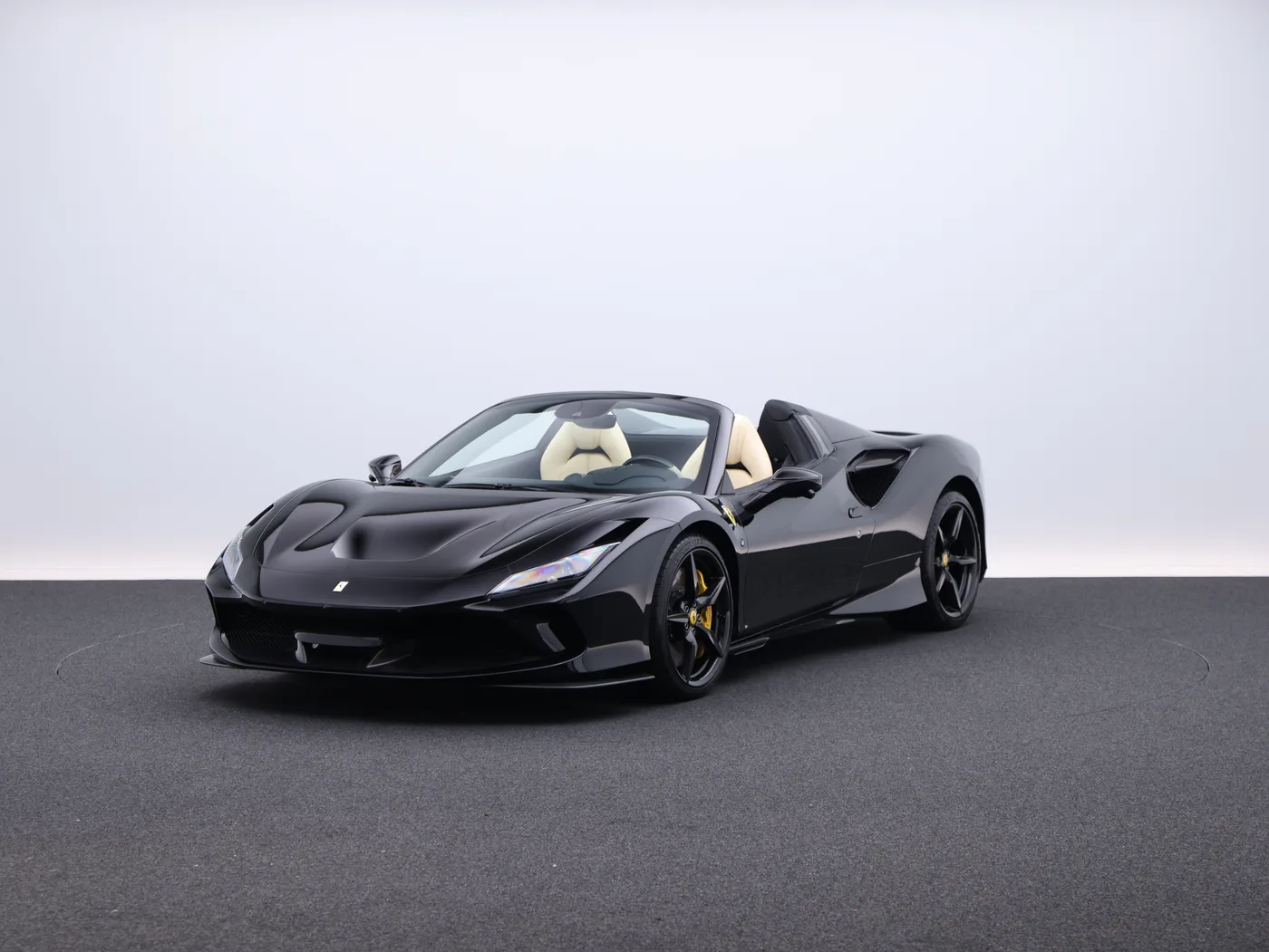 2021 Ferrari F8 Spider angeboten von einem Fachhändler in Frankfurt am Main, Deutschland, Foto 2 von 15
