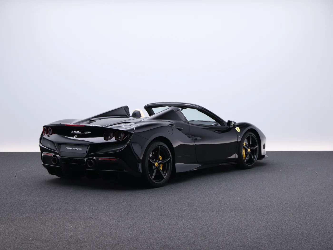 2021 Ferrari F8 Spider angeboten von einem Fachhändler in Frankfurt am Main, Deutschland, Foto 3 von 15