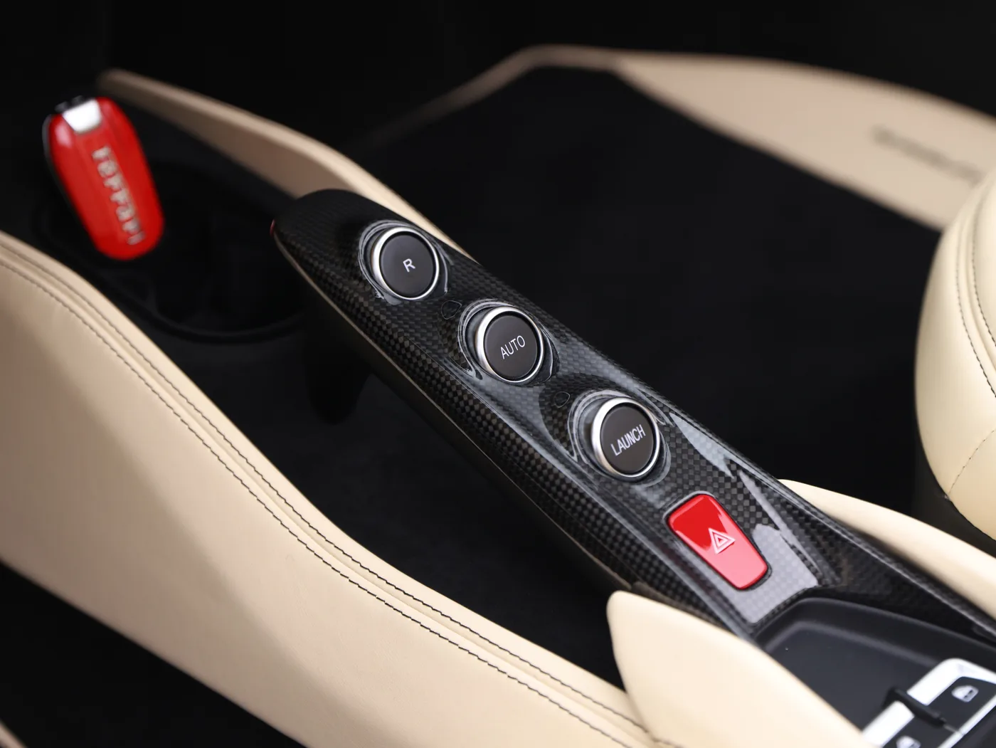 2021 Ferrari F8 Spider angeboten von einem Fachhändler in Frankfurt am Main, Deutschland, Foto 13 von 15